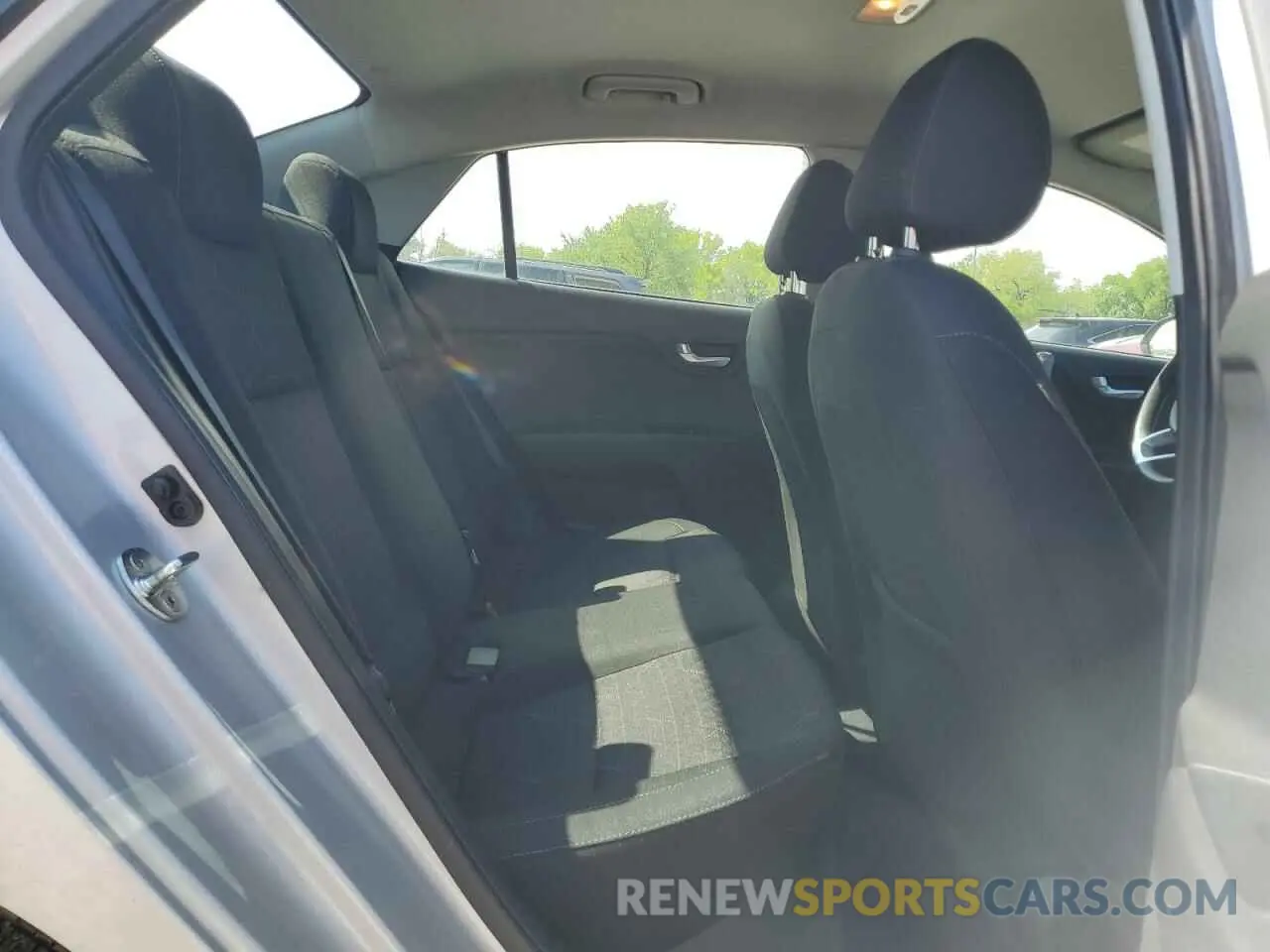 10 Photograph of a damaged car 3KPA24AD4LE266575 KIA RIO 2020