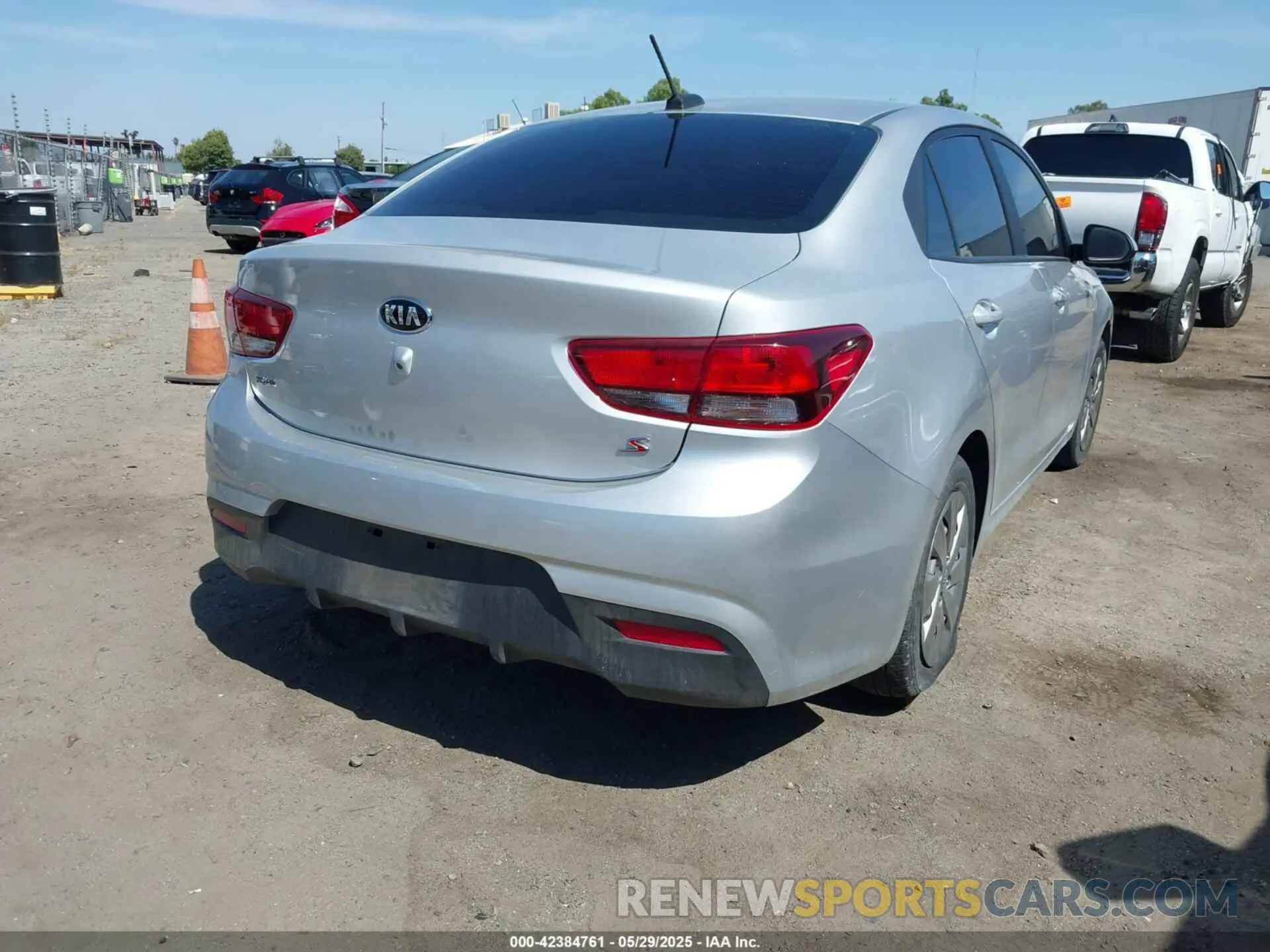 4 Photograph of a damaged car 3KPA24AD4LE312034 KIA RIO 2020