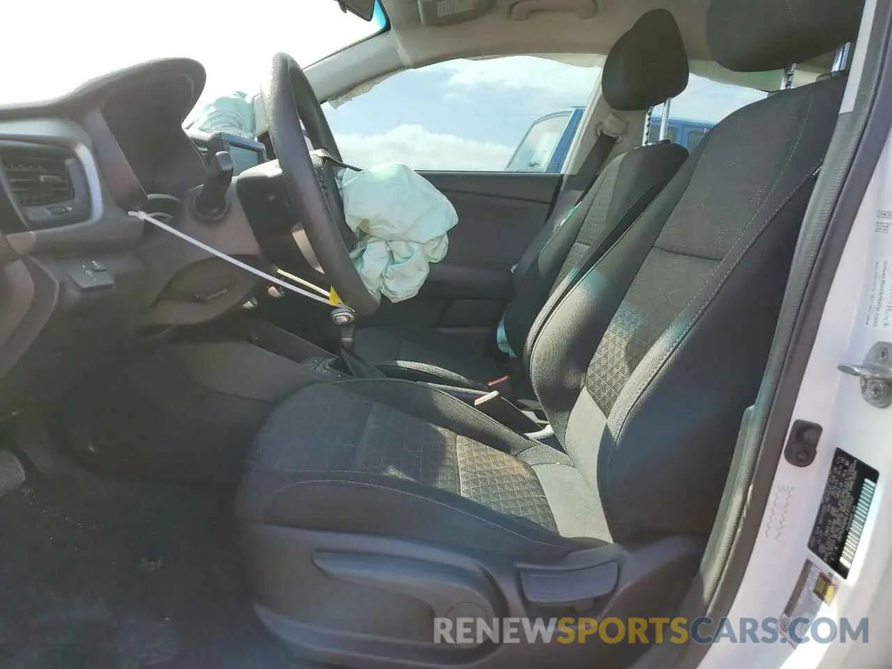 7 Photograph of a damaged car 3KPA24AD4LE312552 KIA RIO 2020
