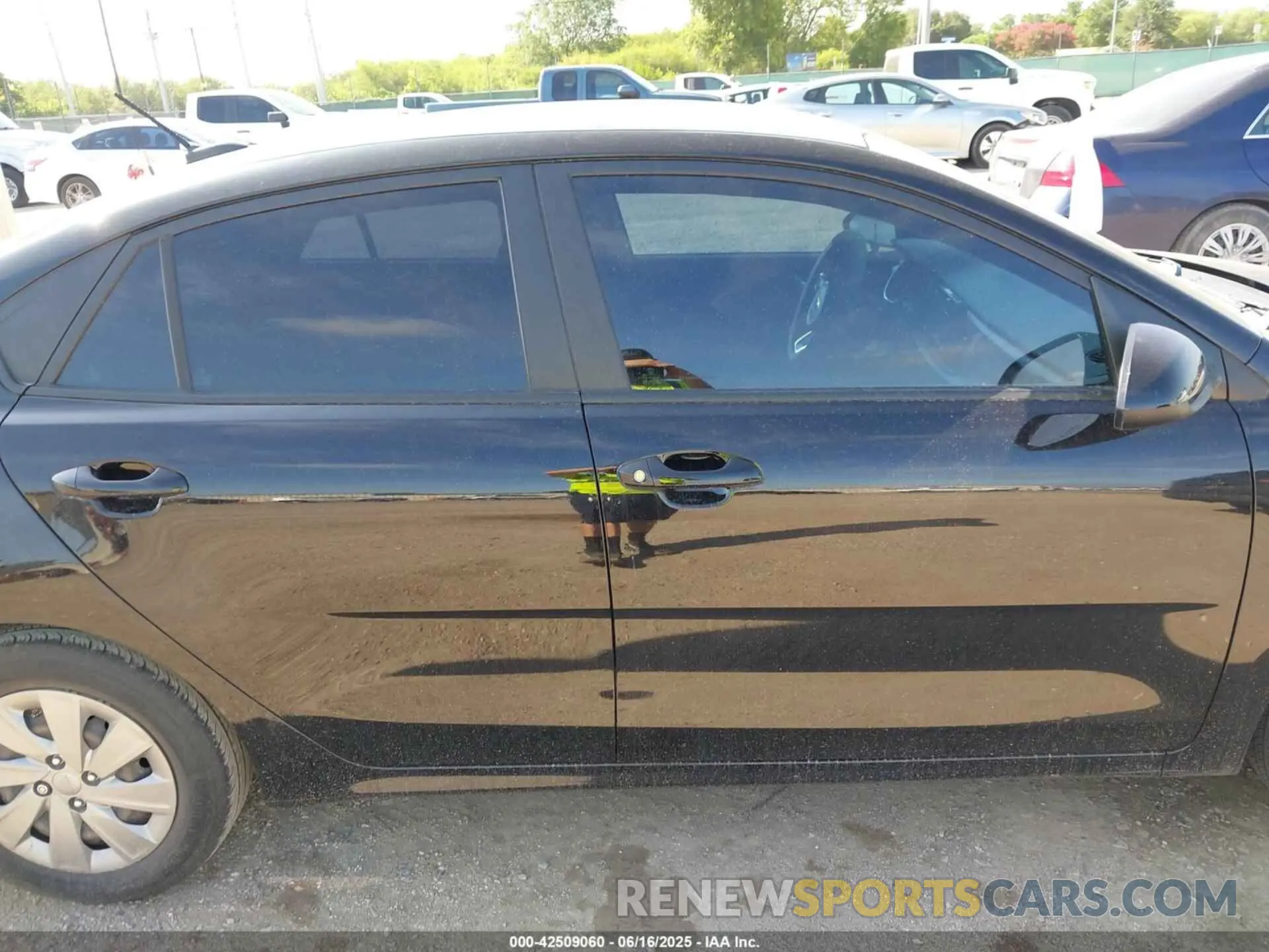 13 Photograph of a damaged car 3KPA24AD4LE328069 KIA RIO 2020