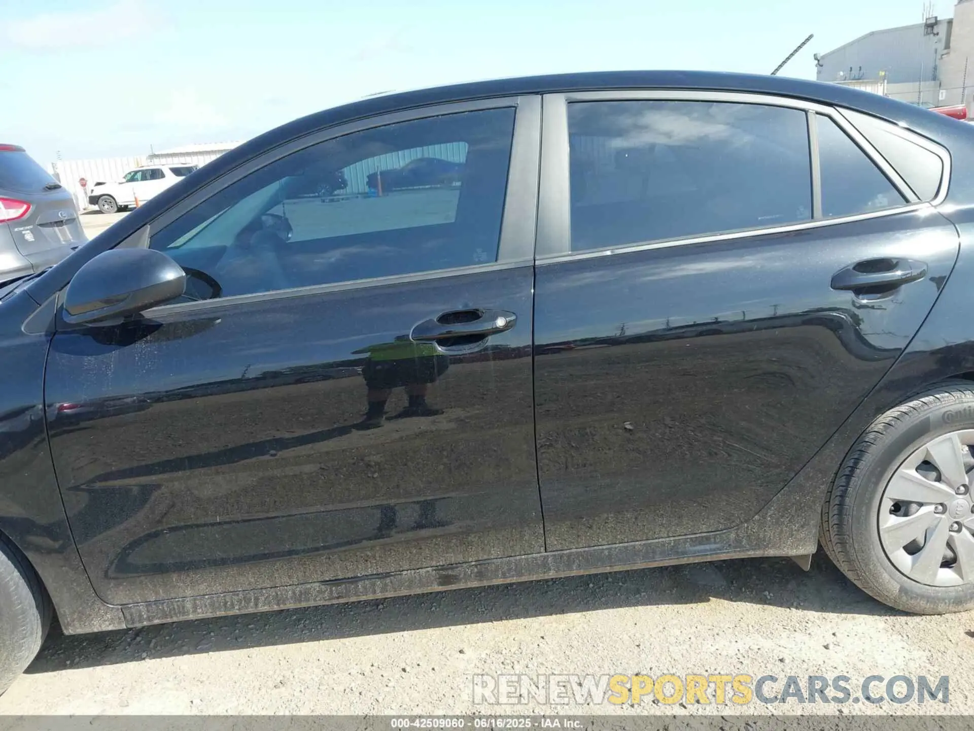14 Photograph of a damaged car 3KPA24AD4LE328069 KIA RIO 2020