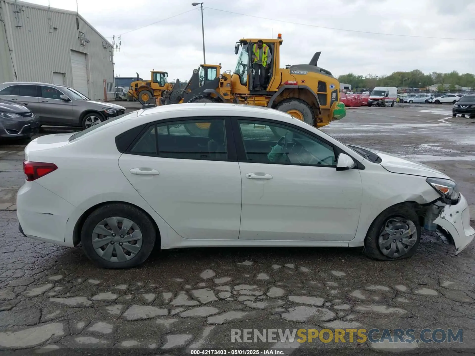 13 Photograph of a damaged car 3KPA24AD4LE335068 KIA RIO 2020