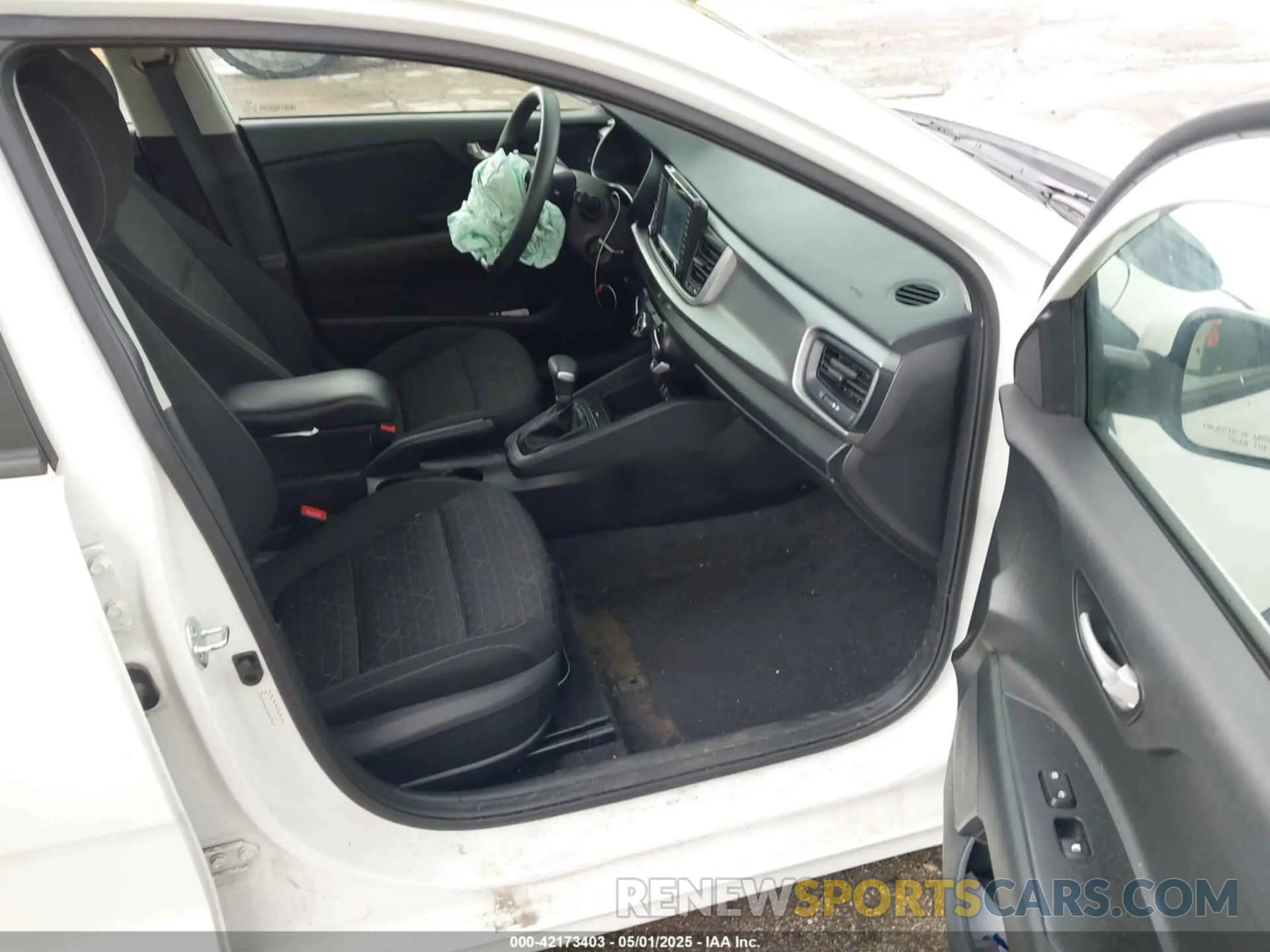 5 Photograph of a damaged car 3KPA24AD4LE335068 KIA RIO 2020