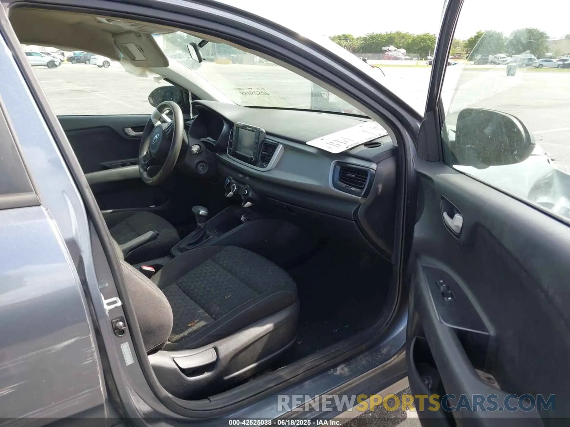 5 Photograph of a damaged car 3KPA24AD5LE295972 KIA RIO 2020