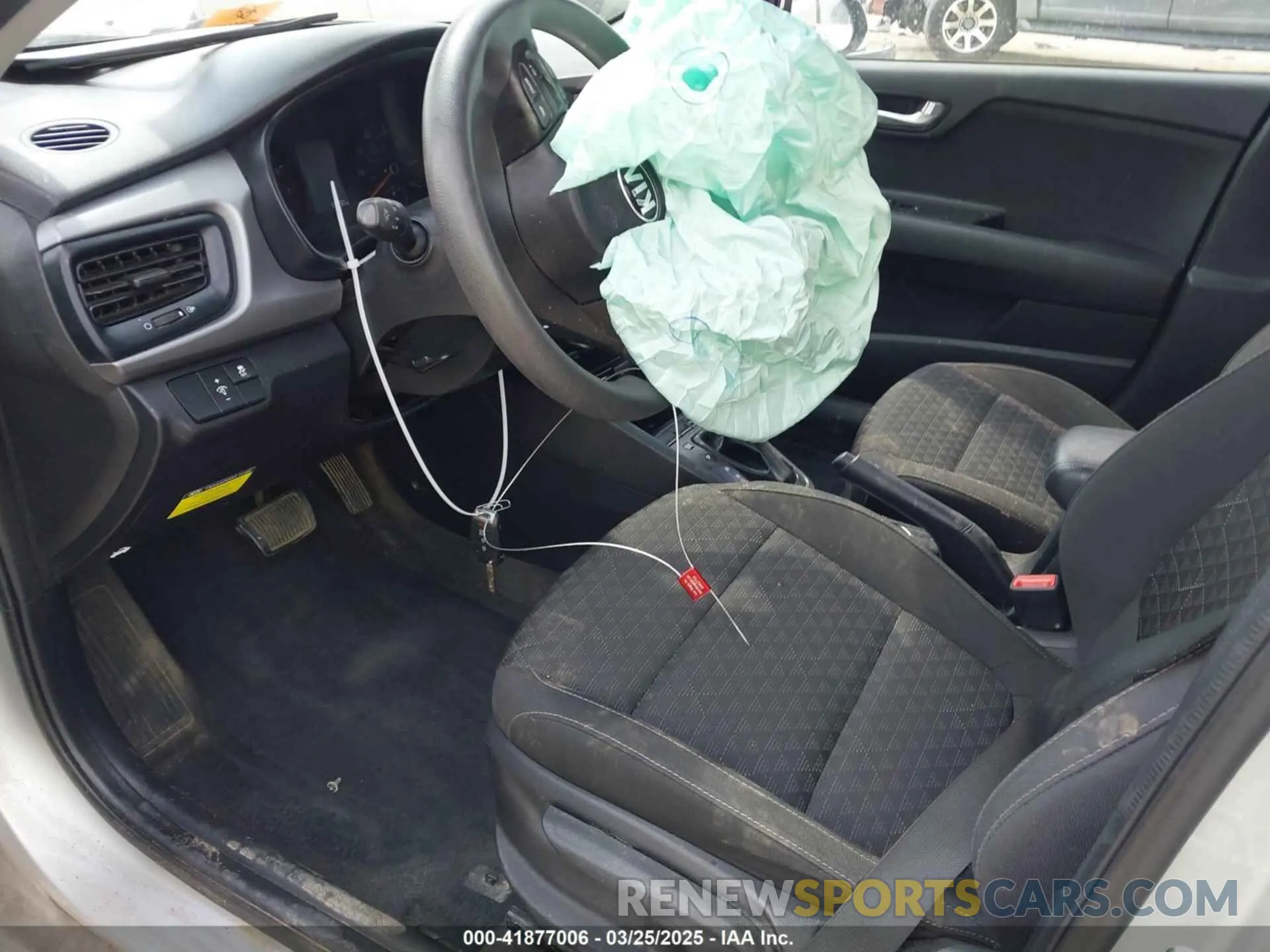 11 Photograph of a damaged car 3KPA24AD5LE311944 KIA RIO 2020