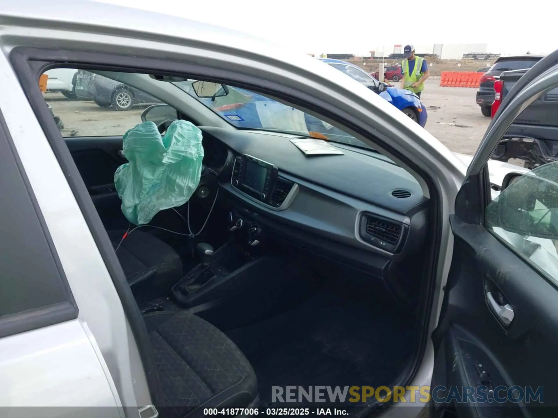 5 Photograph of a damaged car 3KPA24AD5LE311944 KIA RIO 2020