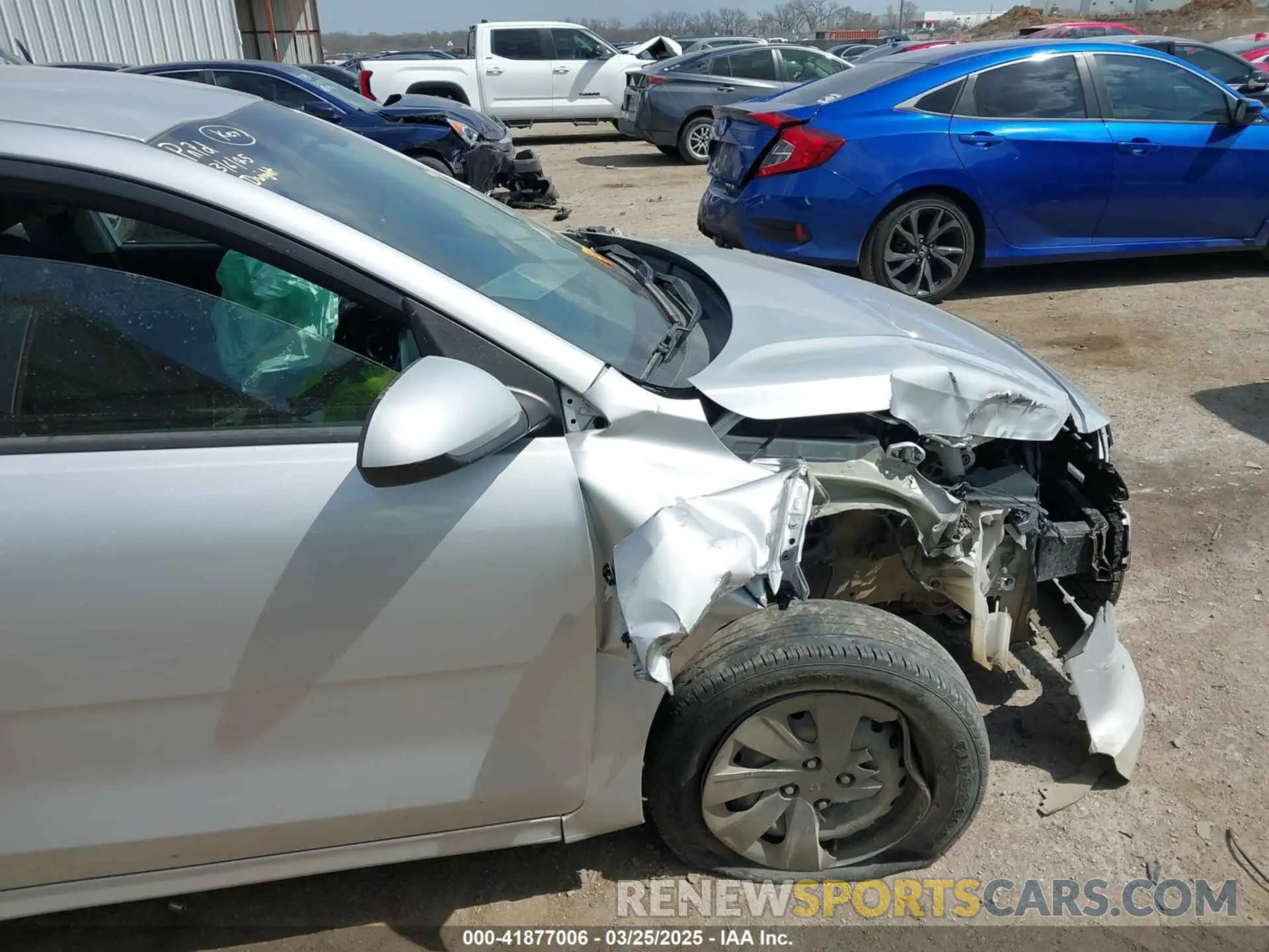 6 Photograph of a damaged car 3KPA24AD5LE311944 KIA RIO 2020