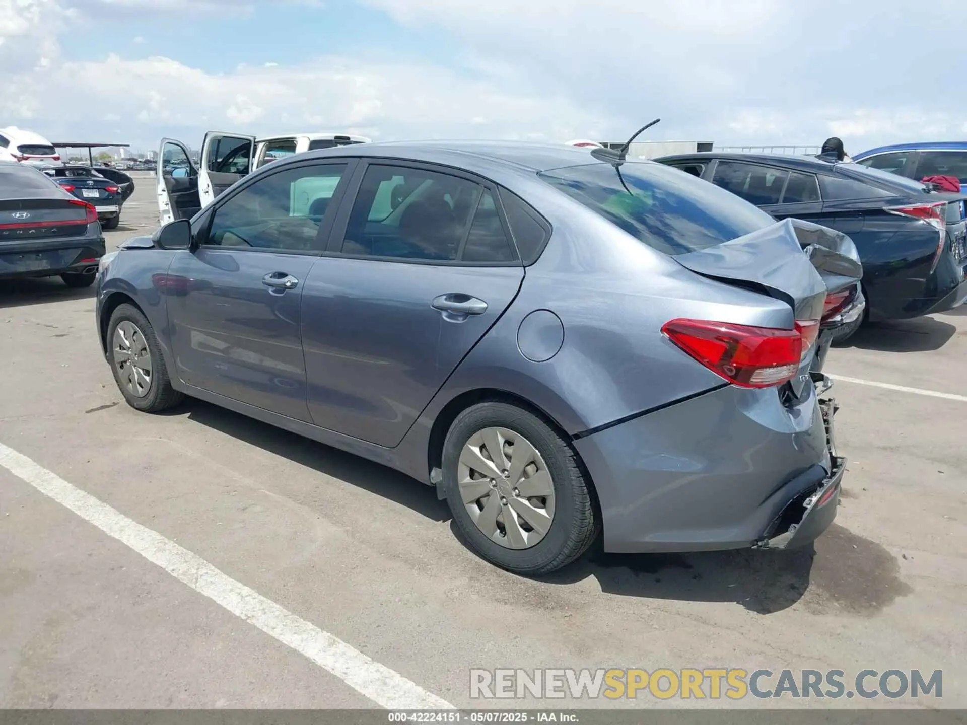 3 Photograph of a damaged car 3KPA24AD5LE321132 KIA RIO 2020