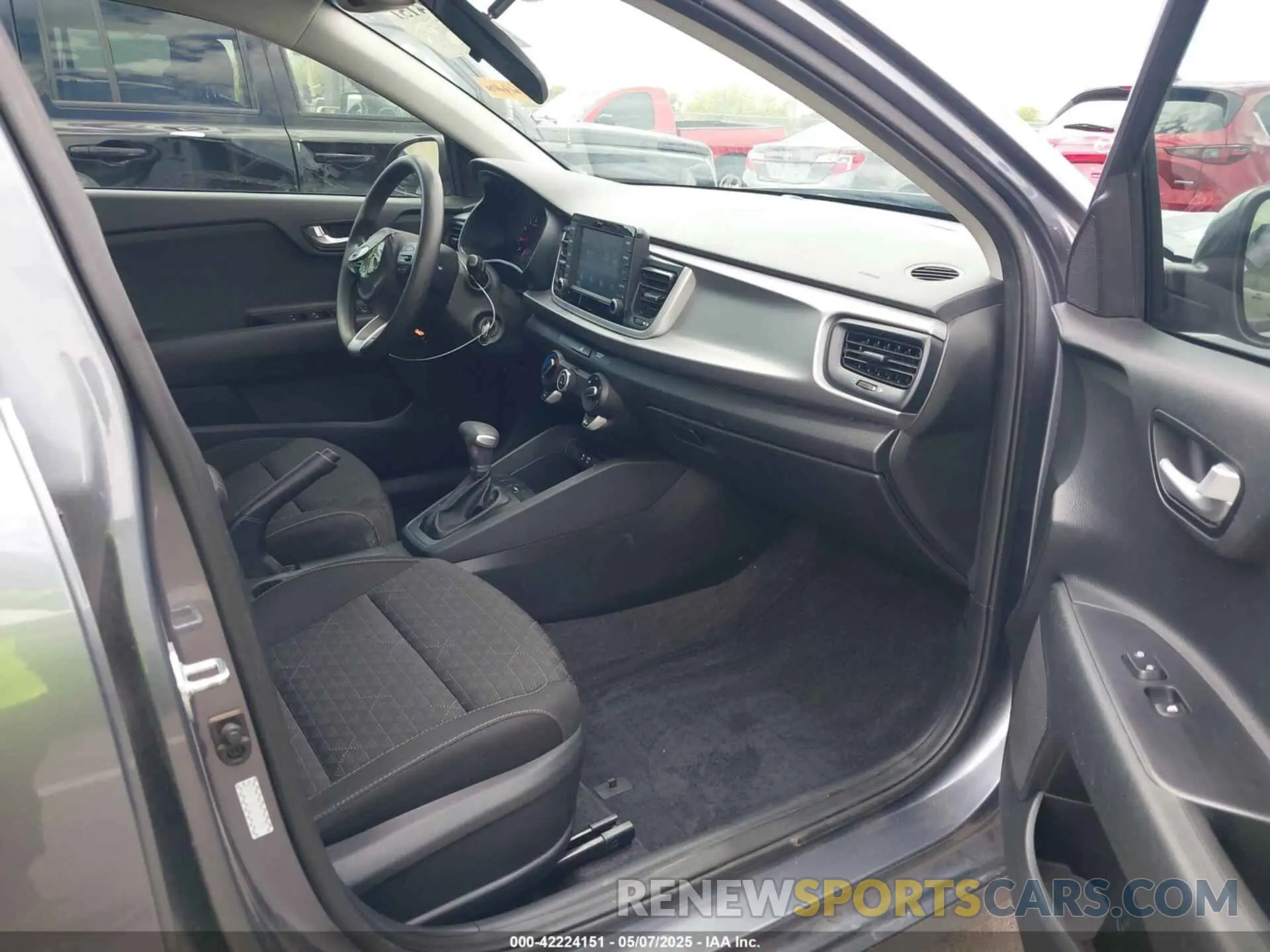 5 Photograph of a damaged car 3KPA24AD5LE321132 KIA RIO 2020