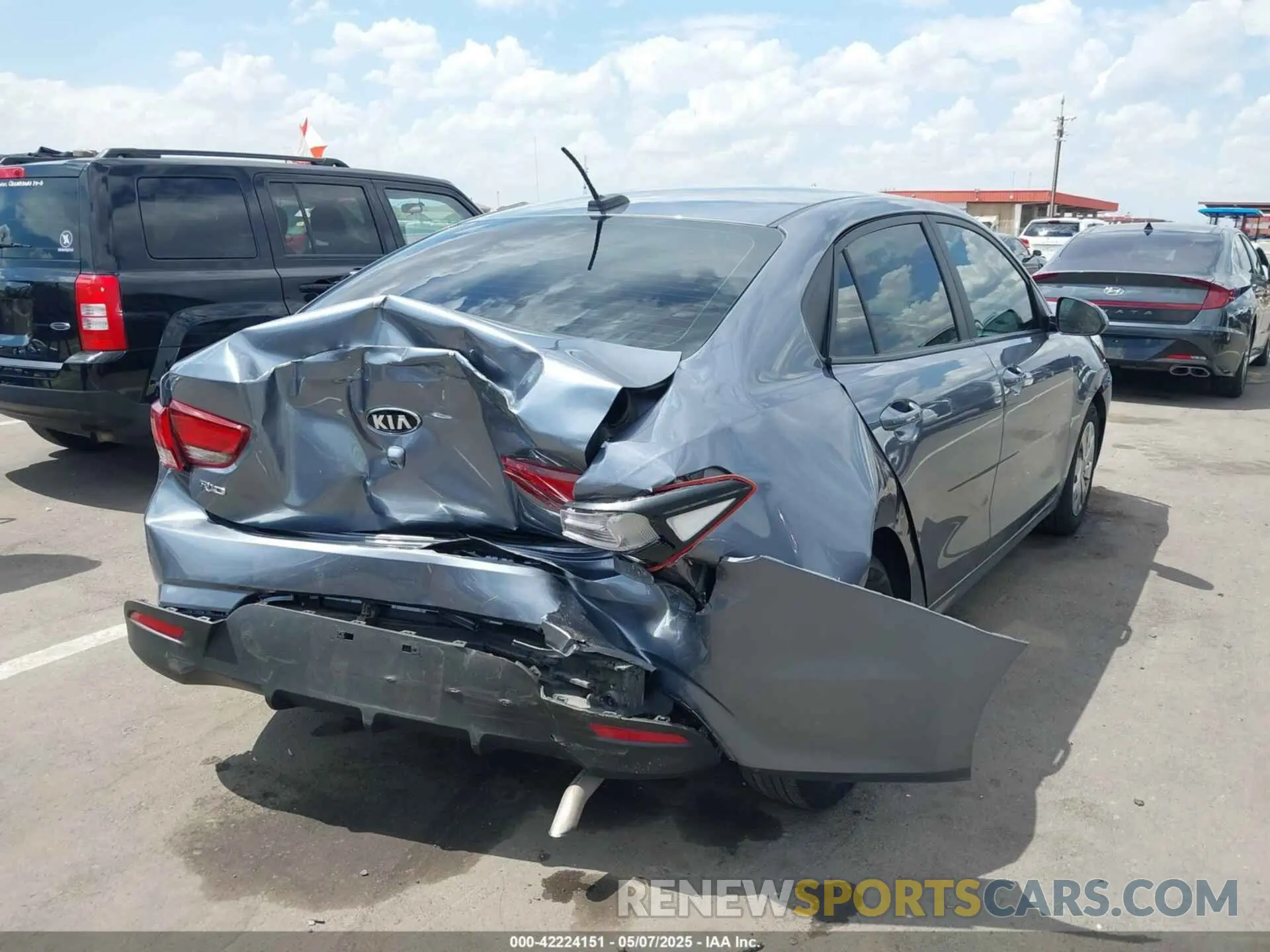 6 Photograph of a damaged car 3KPA24AD5LE321132 KIA RIO 2020