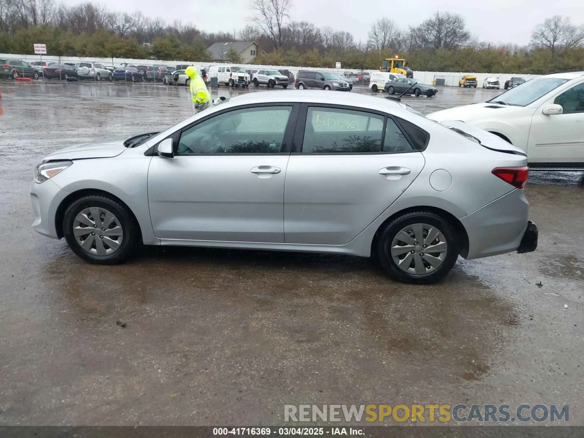 14 Photograph of a damaged car 3KPA24AD6LE273270 KIA RIO 2020