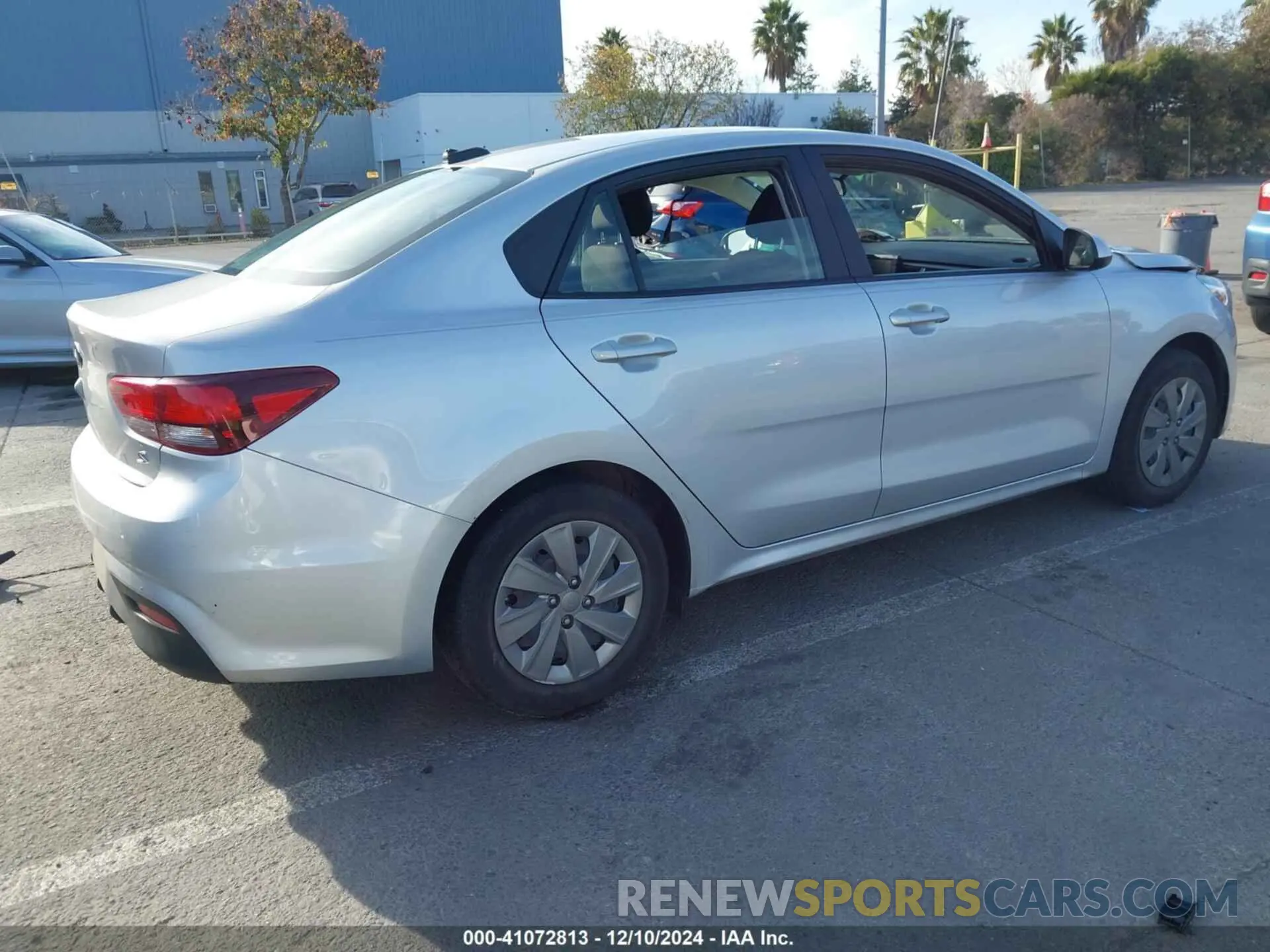 4 Photograph of a damaged car 3KPA24AD6LE312262 KIA RIO 2020