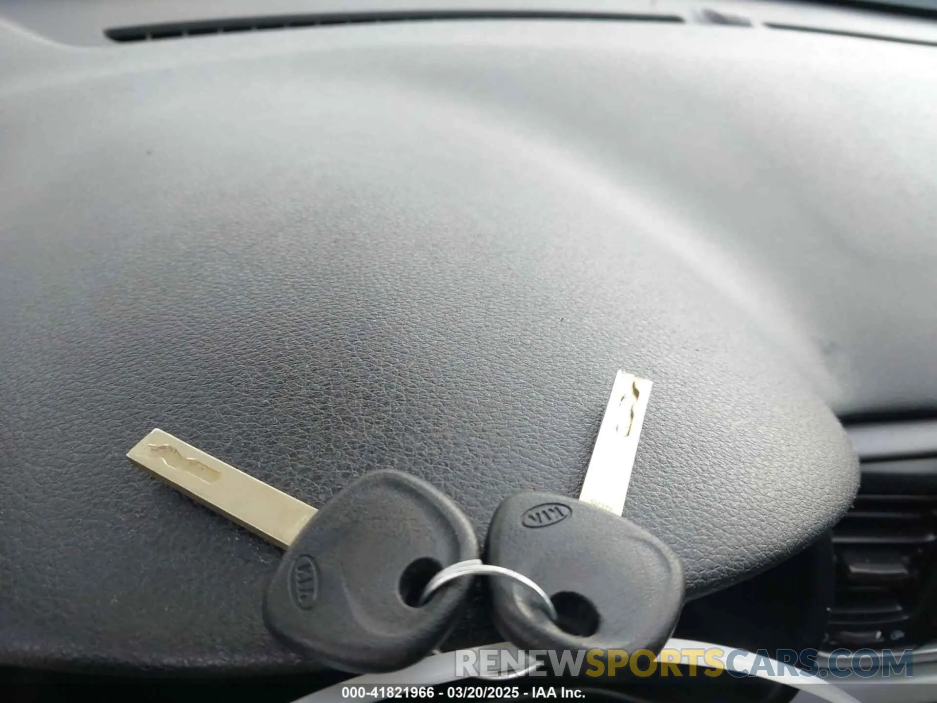 11 Photograph of a damaged car 3KPA24AD6LE346606 KIA RIO 2020