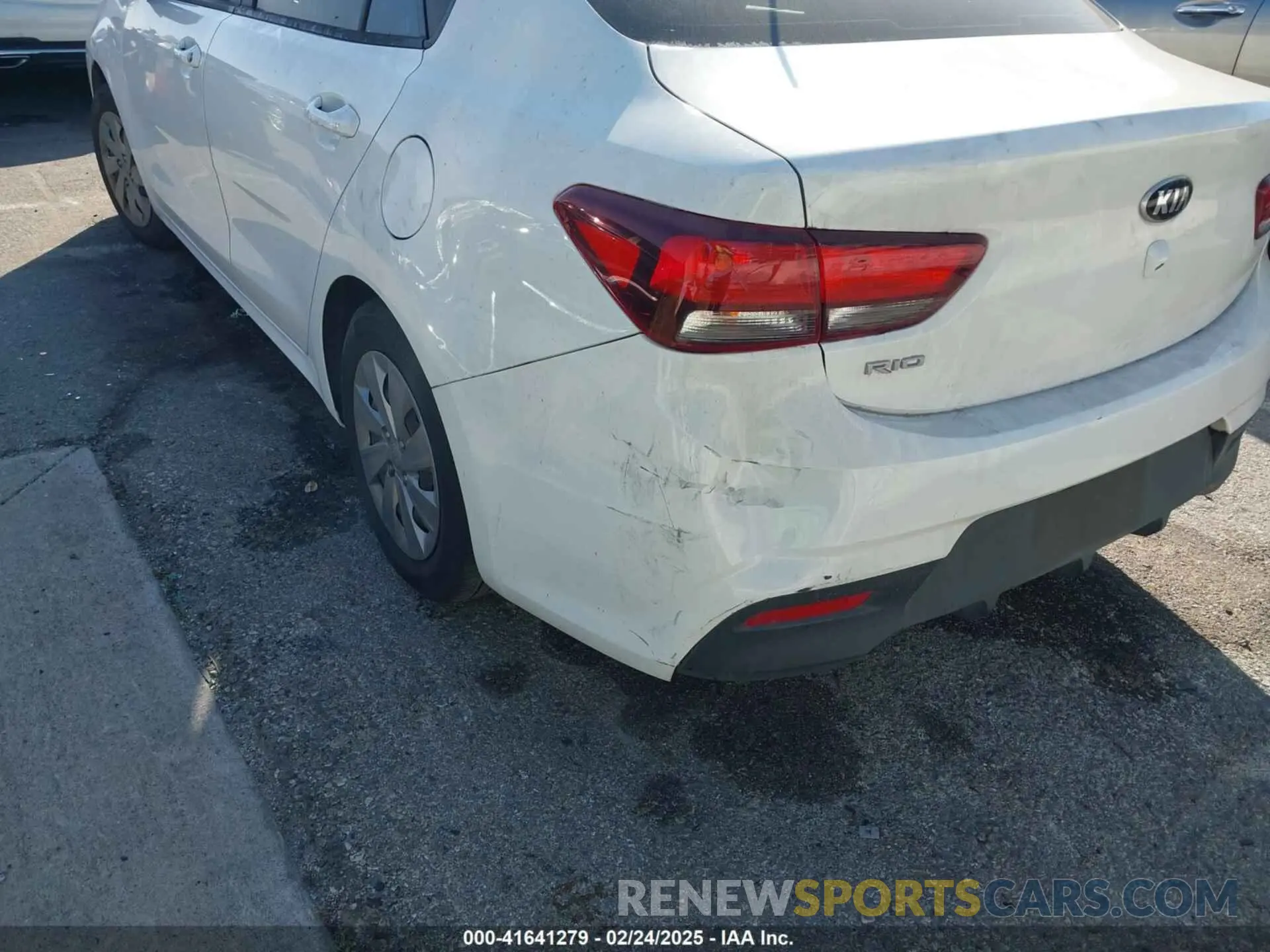 17 Photograph of a damaged car 3KPA24AD7LE297805 KIA RIO 2020