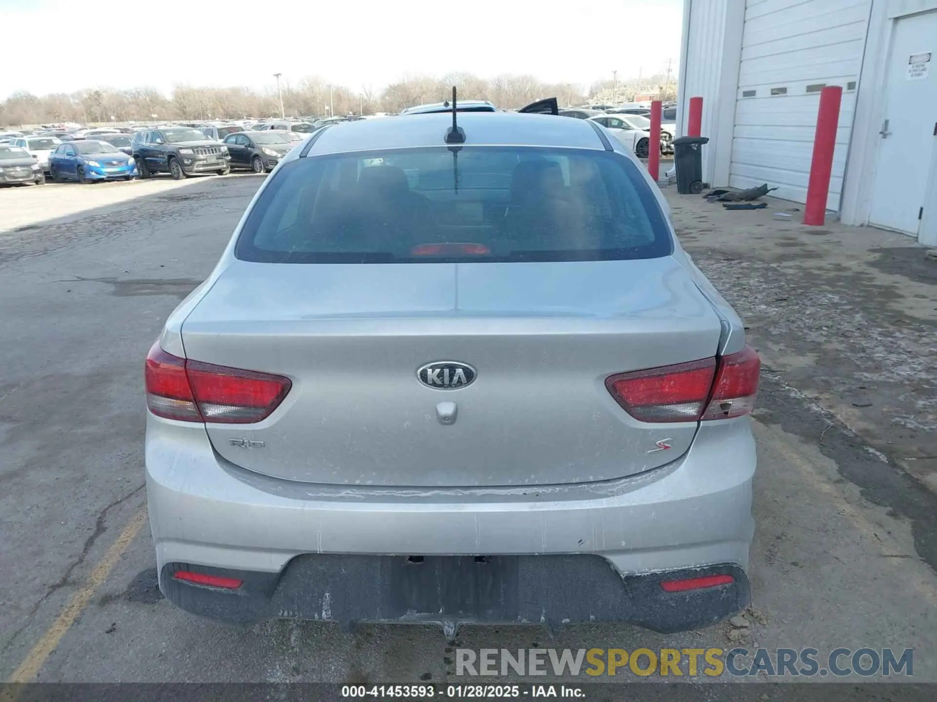 16 Photograph of a damaged car 3KPA24AD8LE336689 KIA RIO 2020