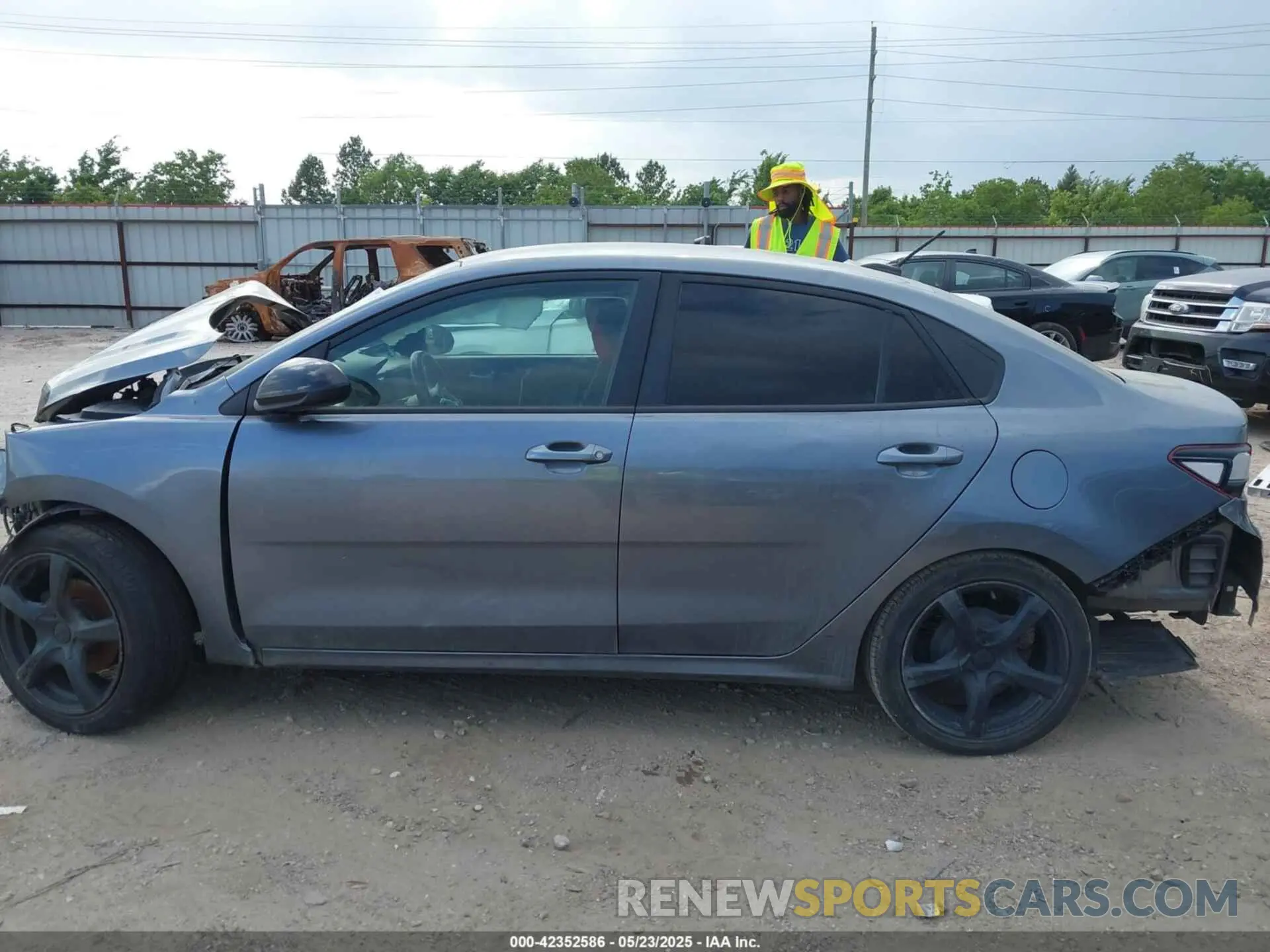 15 Photograph of a damaged car 3KPA24AD9LE296185 KIA RIO 2020