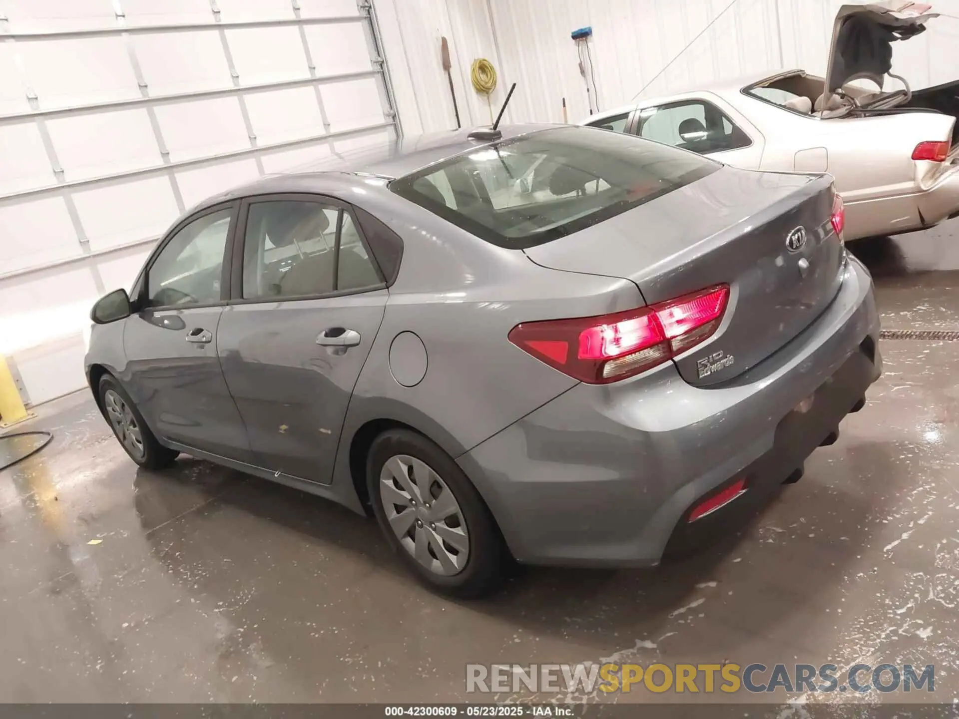 14 Photograph of a damaged car 3KPA24AD9LE333445 KIA RIO 2020