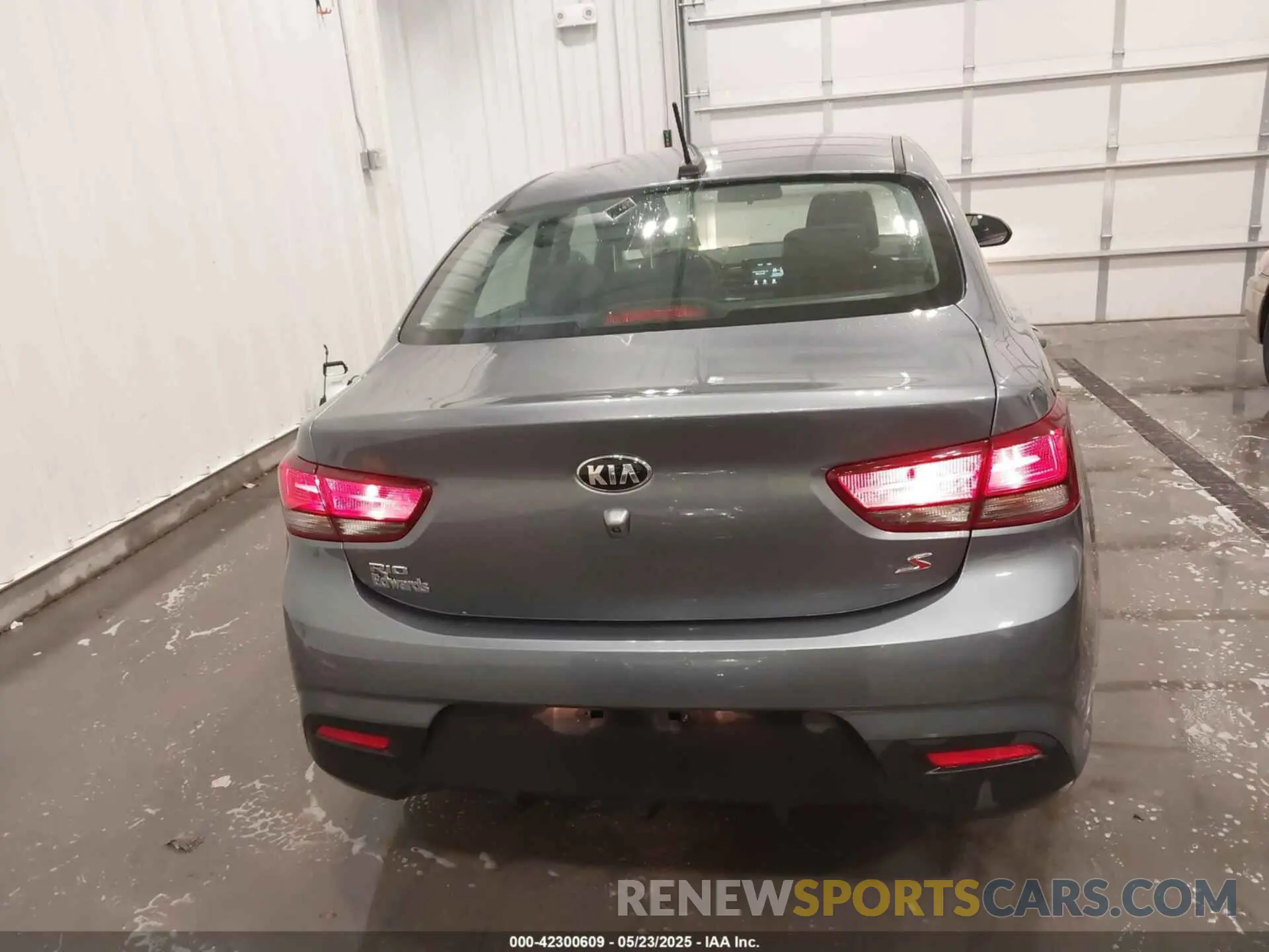 16 Photograph of a damaged car 3KPA24AD9LE333445 KIA RIO 2020