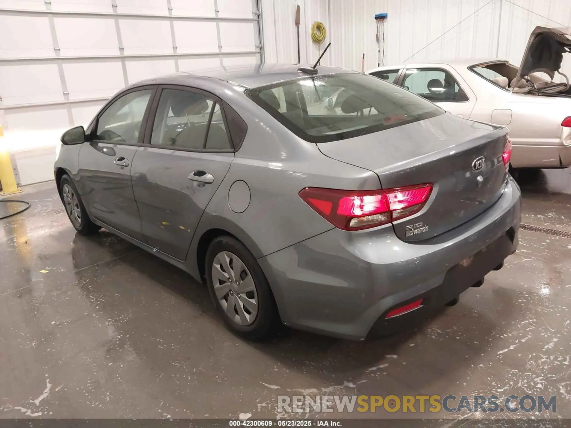 3 Photograph of a damaged car 3KPA24AD9LE333445 KIA RIO 2020