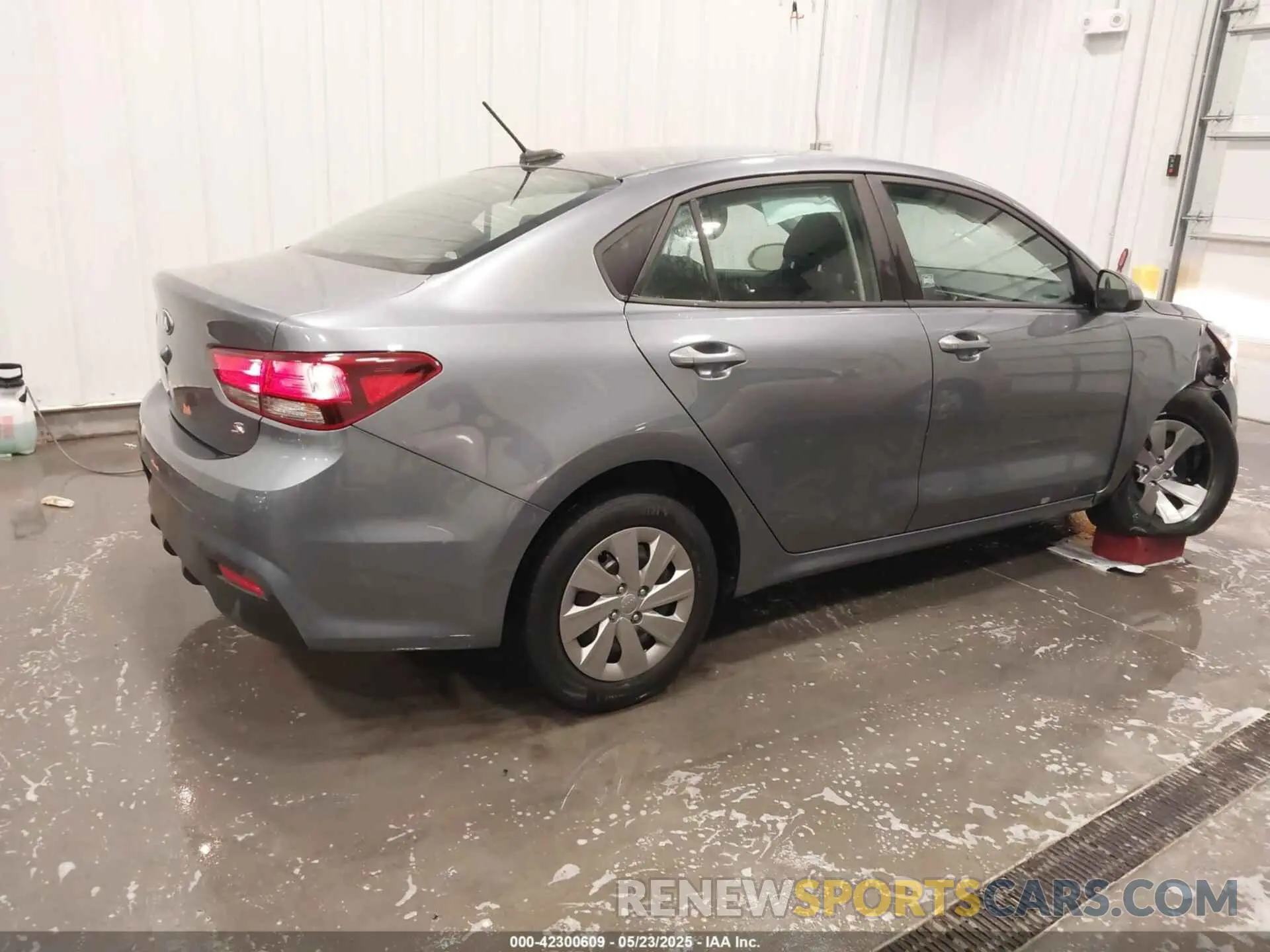 4 Photograph of a damaged car 3KPA24AD9LE333445 KIA RIO 2020