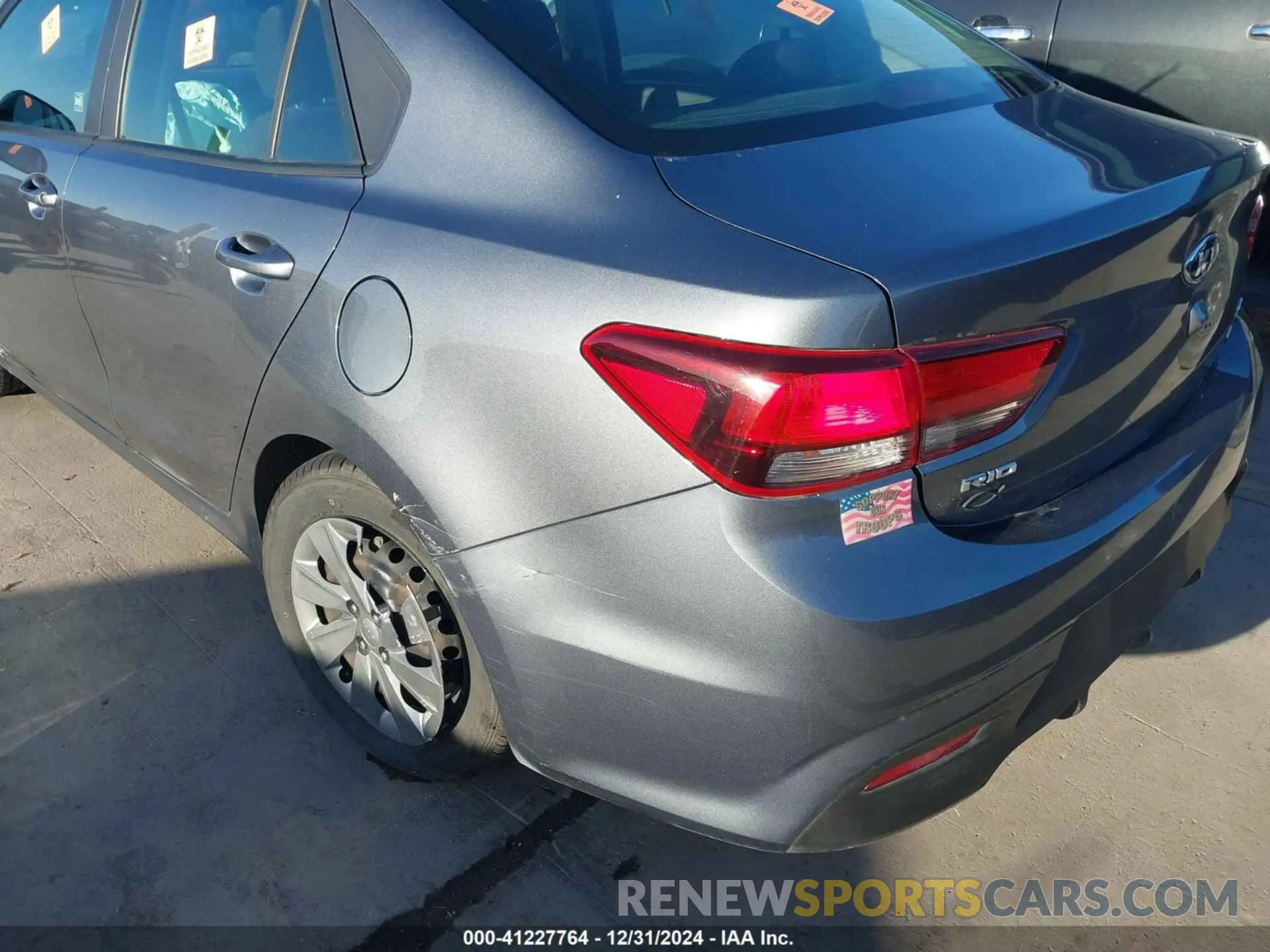 17 Photograph of a damaged car 3KPA24ADXLE333535 KIA RIO 2020