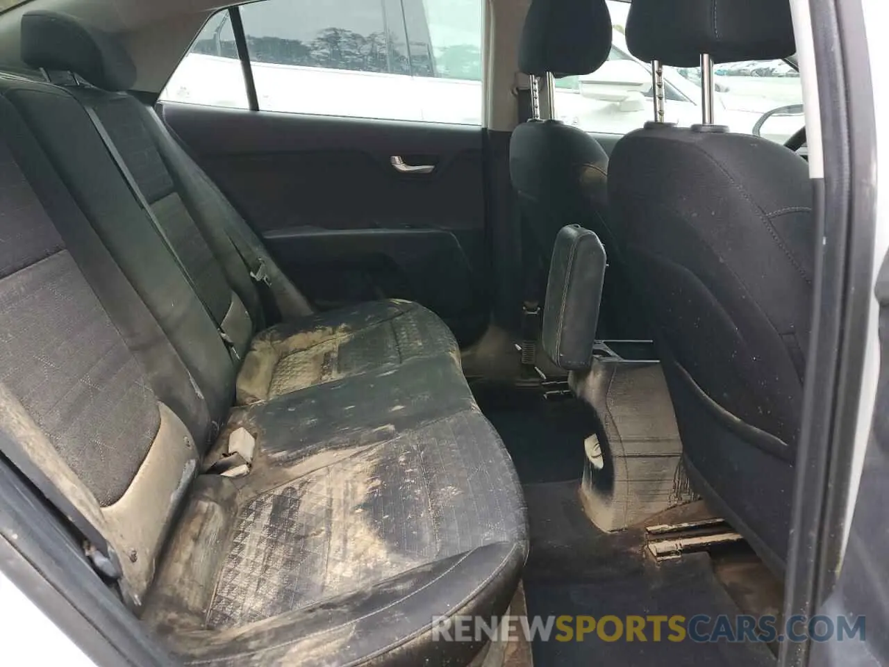 10 Photograph of a damaged car 3KPA24AD4ME392890 KIA RIO 2021