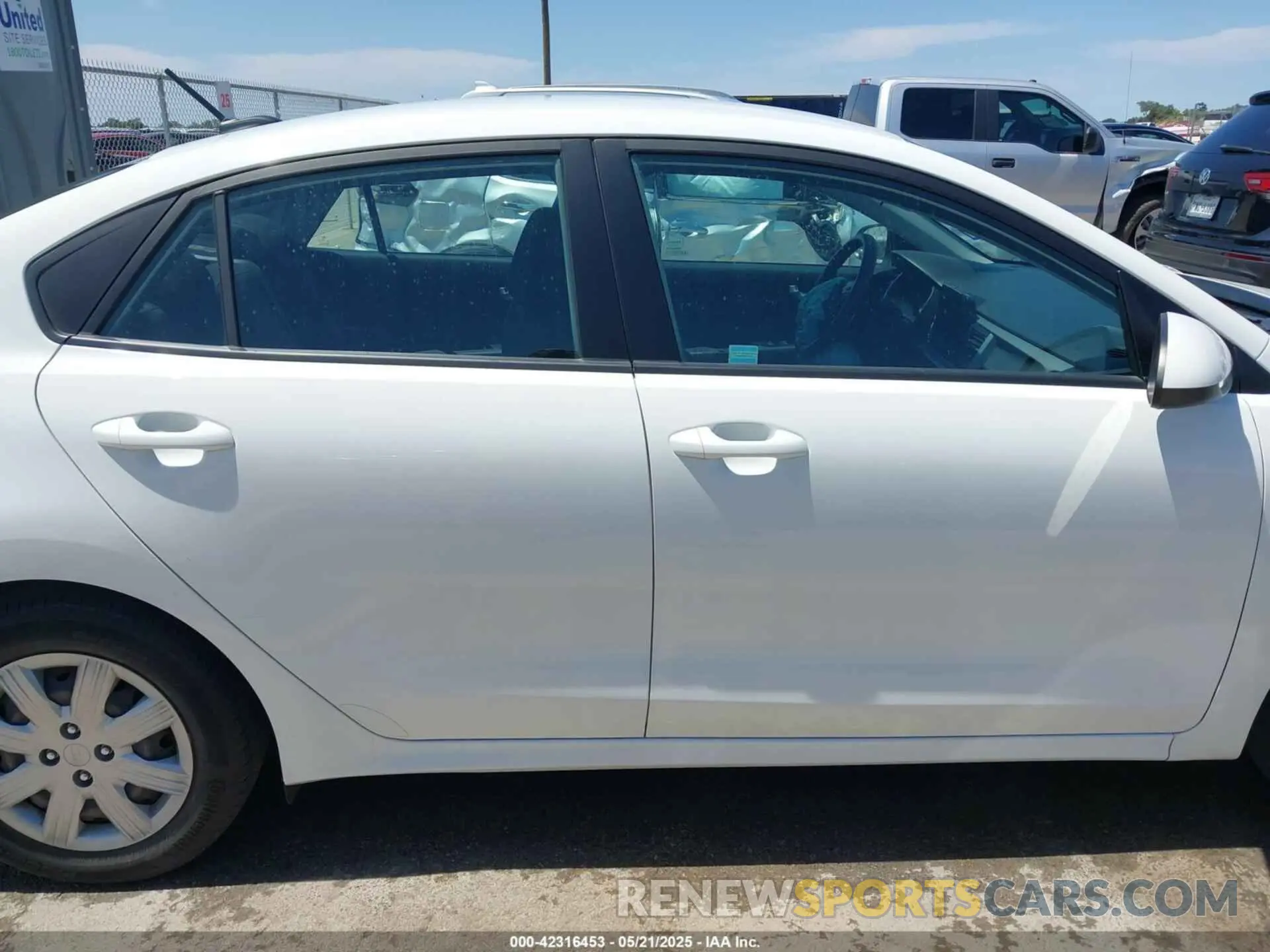 13 Photograph of a damaged car 3KPA24AD7ME406152 KIA RIO 2021