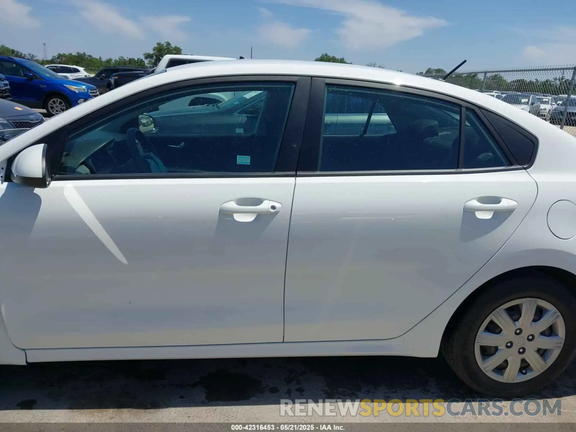 14 Photograph of a damaged car 3KPA24AD7ME406152 KIA RIO 2021
