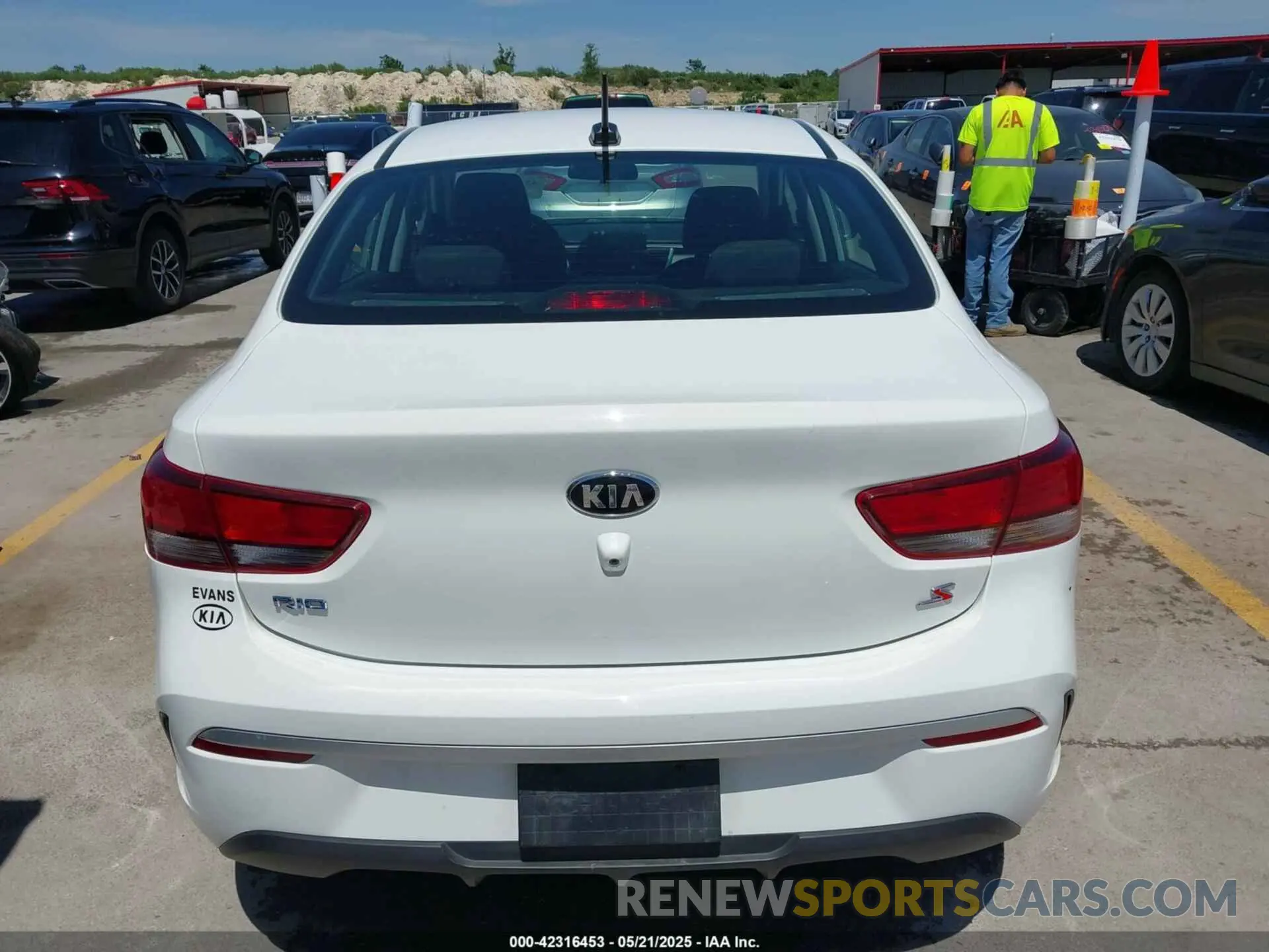 16 Photograph of a damaged car 3KPA24AD7ME406152 KIA RIO 2021