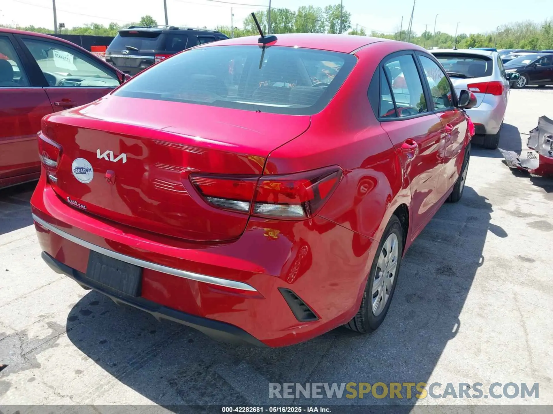 4 Photograph of a damaged car 3KPA24AD1NE432585 KIA RIO 2022