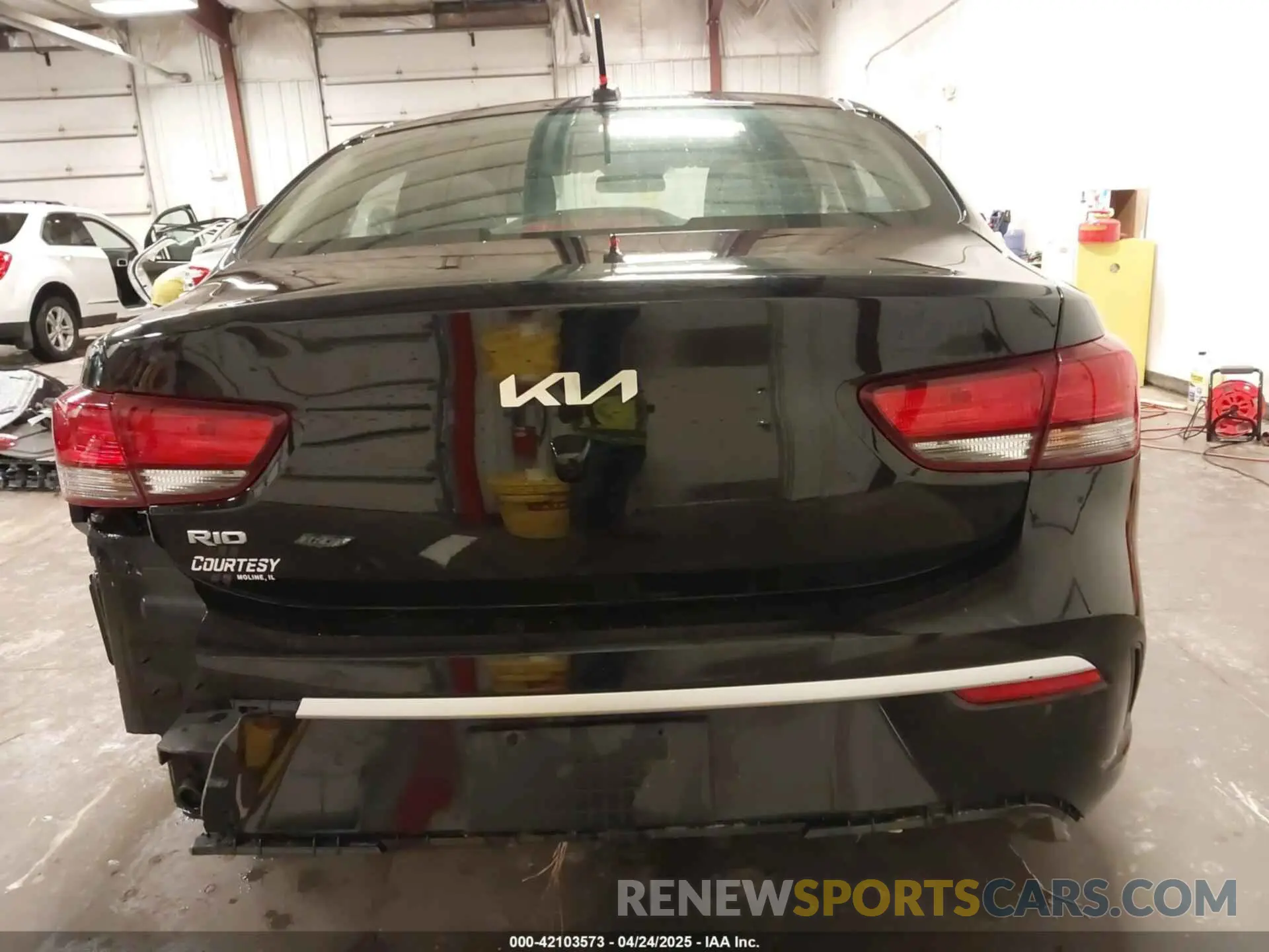 18 Photograph of a damaged car 3KPA24AD1NE437494 KIA RIO 2022