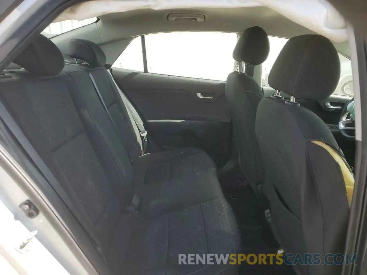 10 Photograph of a damaged car 3KPA24AD1NE449662 KIA RIO 2022