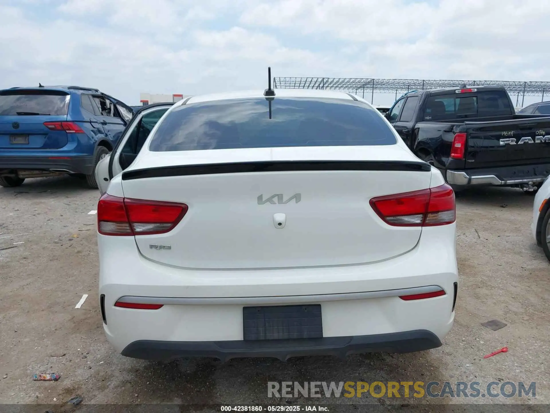16 Photograph of a damaged car 3KPA24AD1NE484816 KIA RIO 2022