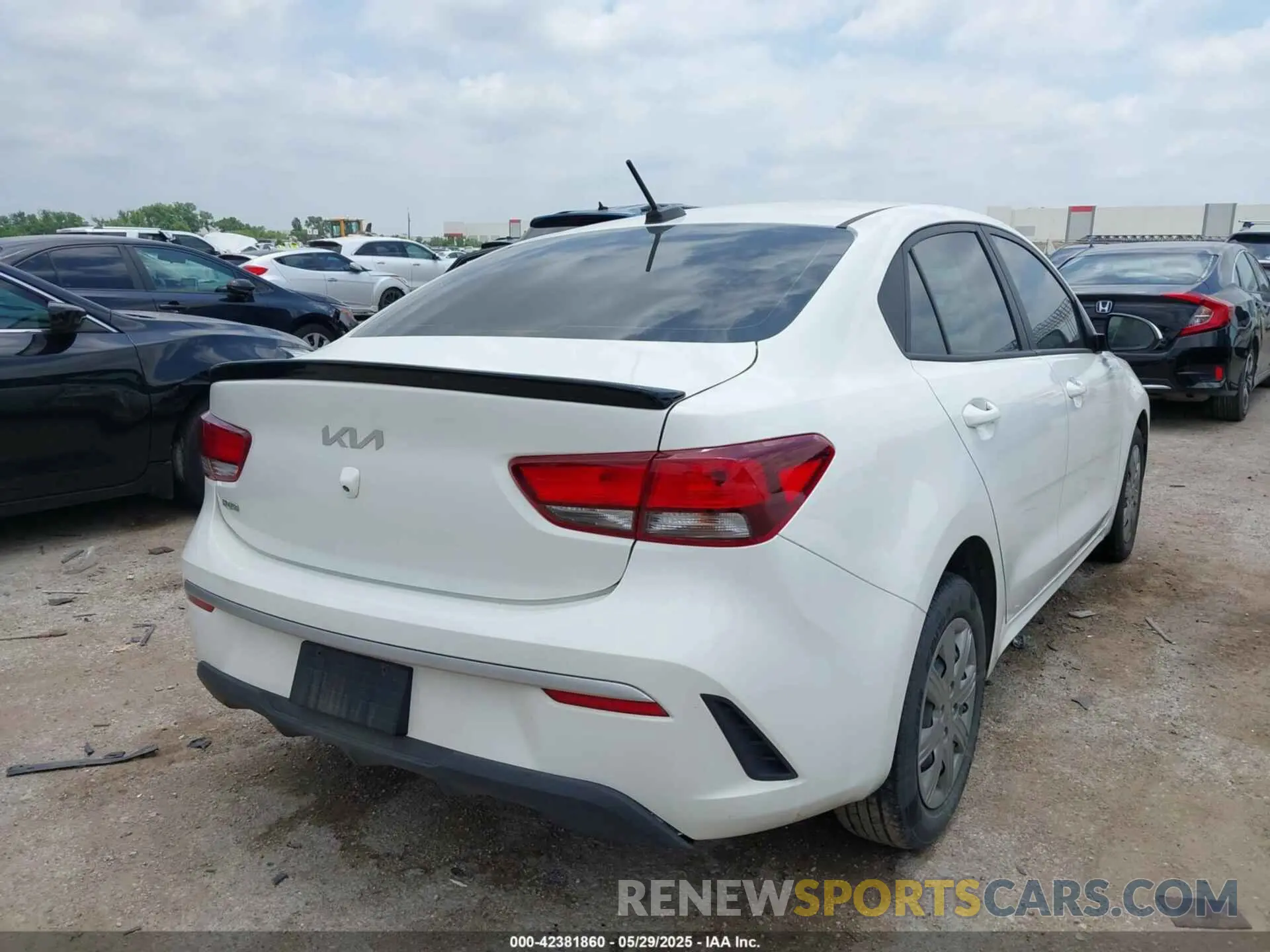 4 Photograph of a damaged car 3KPA24AD1NE484816 KIA RIO 2022