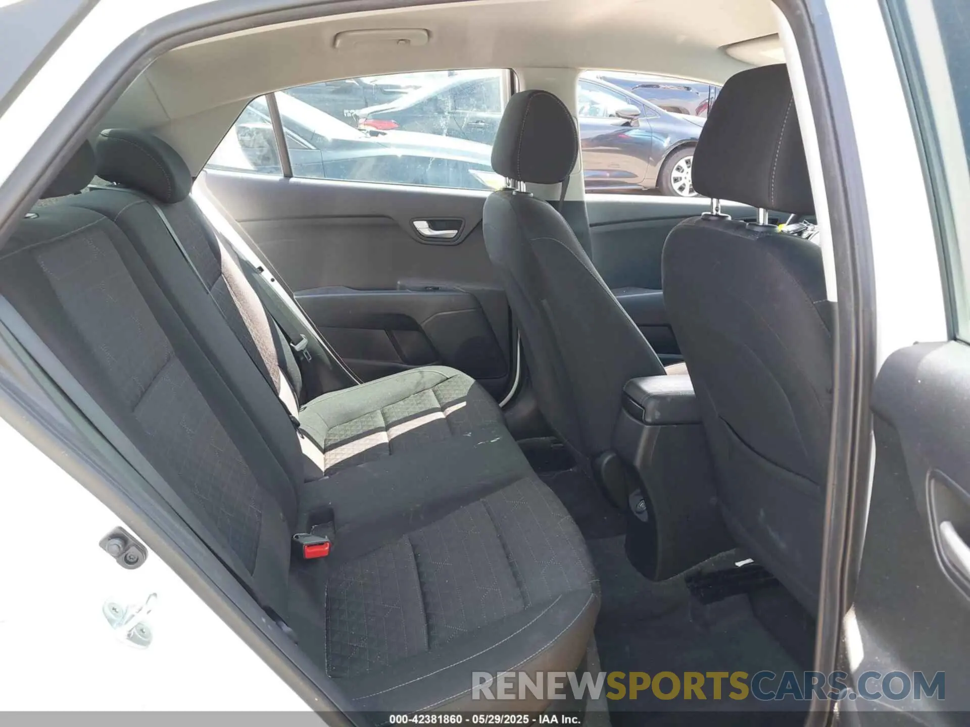 8 Photograph of a damaged car 3KPA24AD1NE484816 KIA RIO 2022