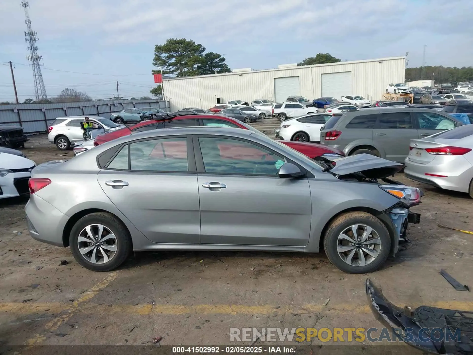 13 Photograph of a damaged car 3KPA24AD1NE495931 KIA RIO 2022
