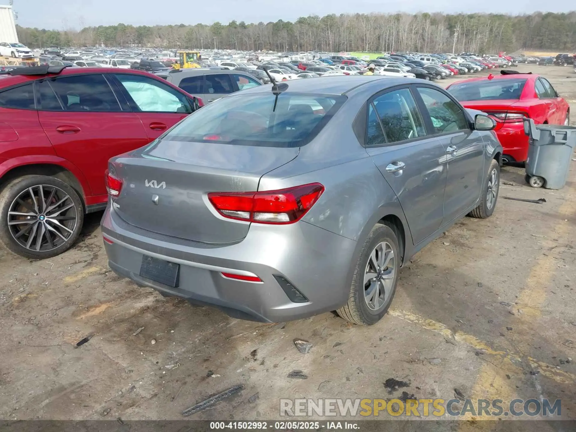 4 Photograph of a damaged car 3KPA24AD1NE495931 KIA RIO 2022