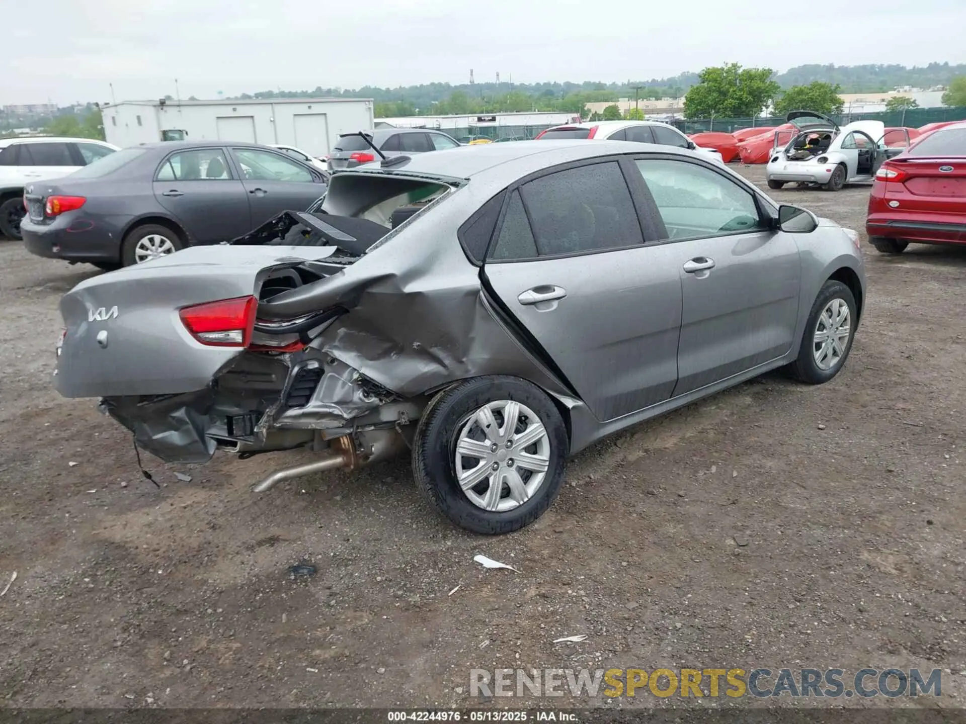 4 Photograph of a damaged car 3KPA24AD2NE431395 KIA RIO 2022