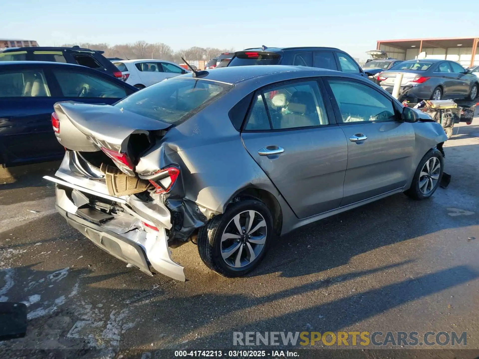 4 Photograph of a damaged car 3KPA24AD2NE431557 KIA RIO 2022