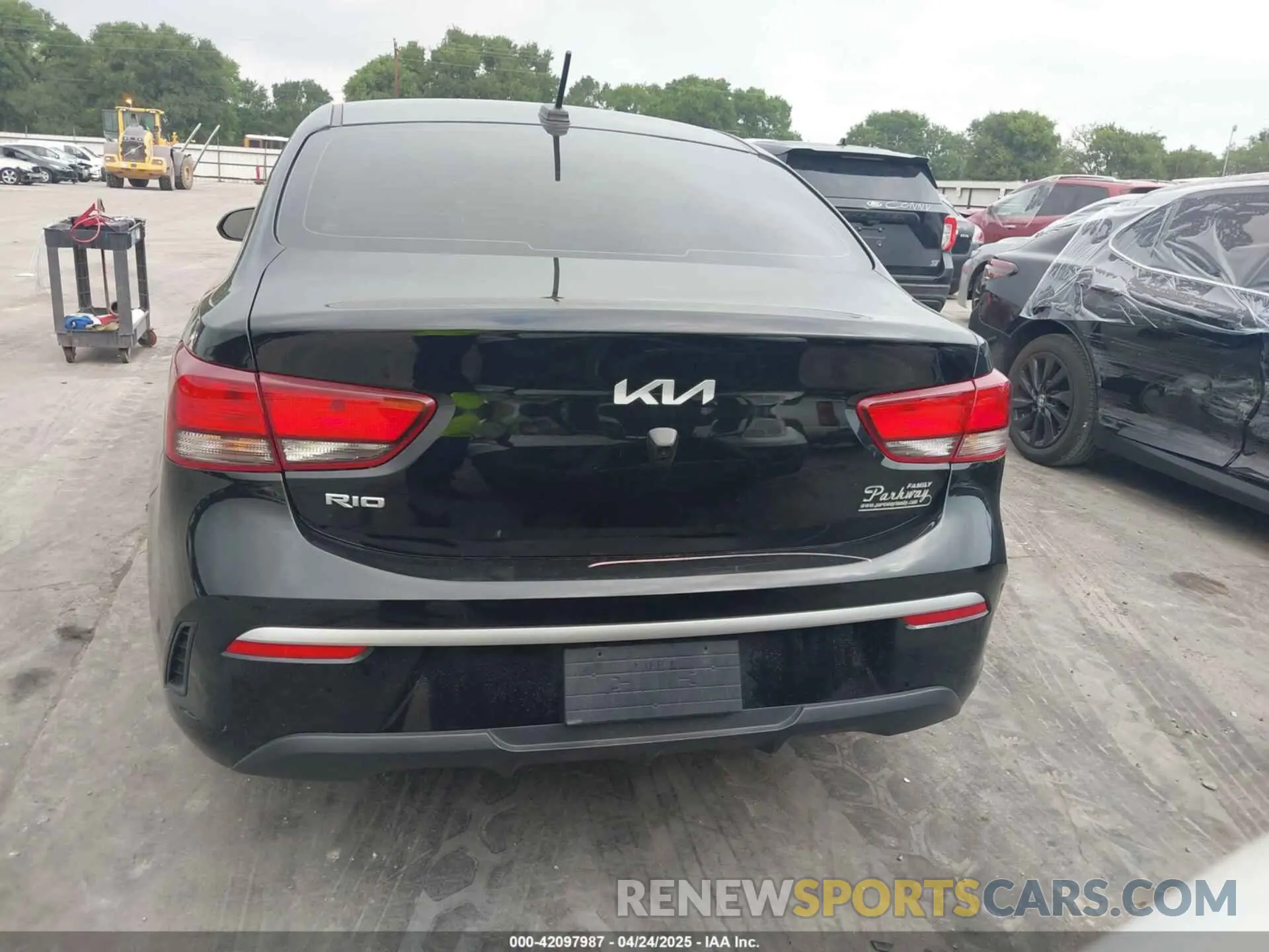 16 Photograph of a damaged car 3KPA24AD3NE492402 KIA RIO 2022
