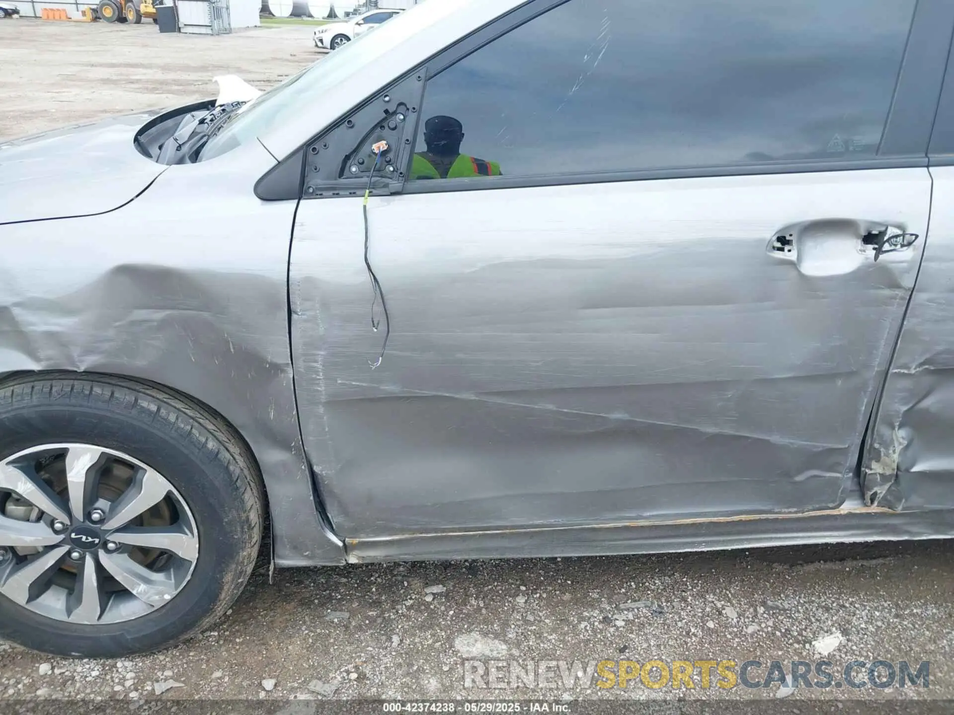 18 Photograph of a damaged car 3KPA24AD4NE481215 KIA RIO 2022