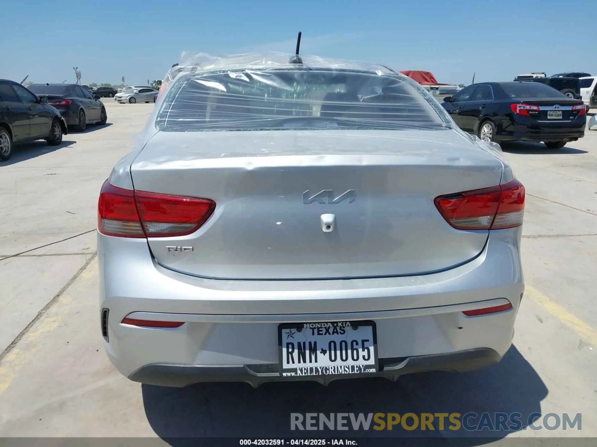16 Photograph of a damaged car 3KPA24AD6NE462634 KIA RIO 2022
