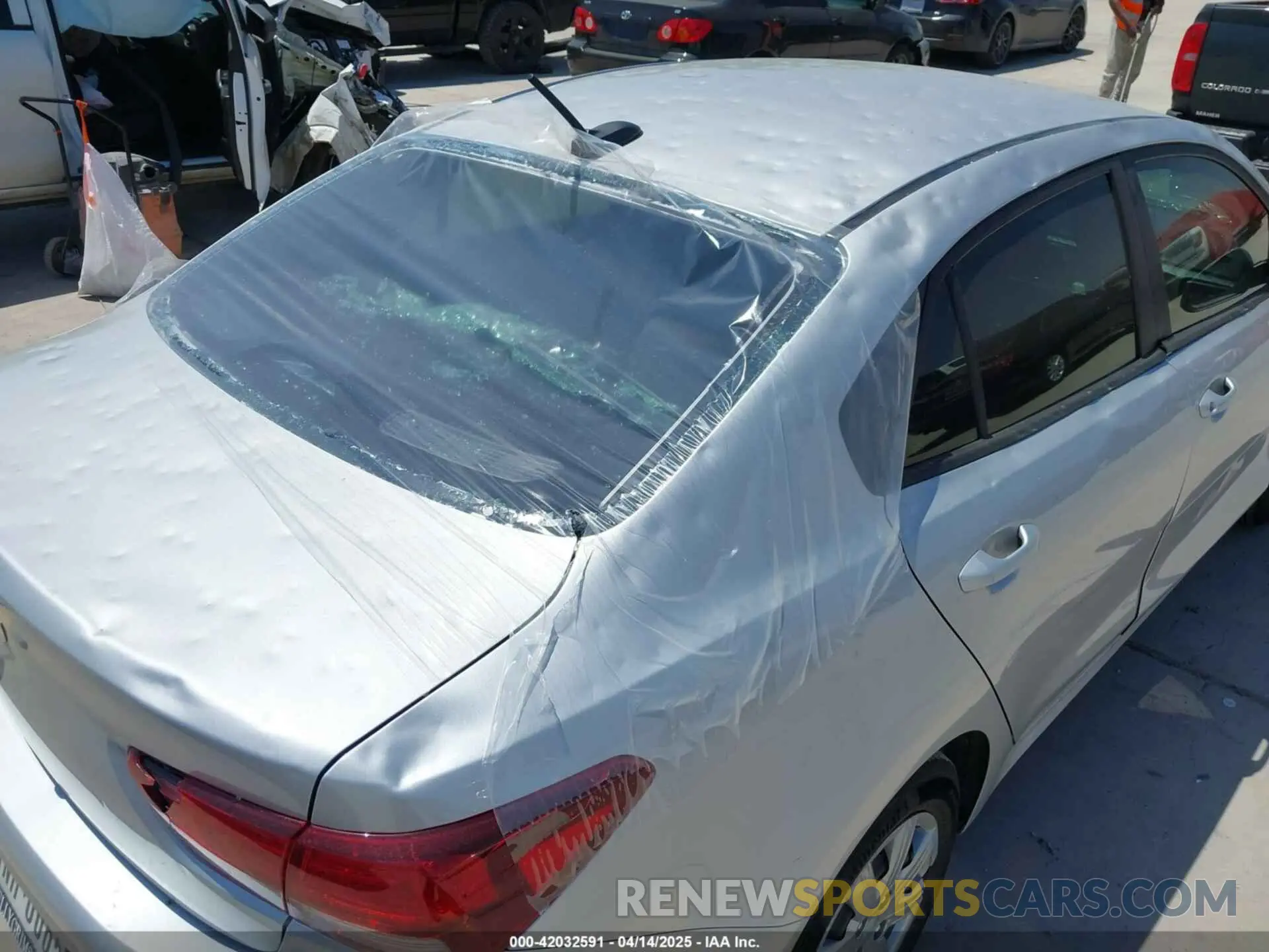 17 Photograph of a damaged car 3KPA24AD6NE462634 KIA RIO 2022
