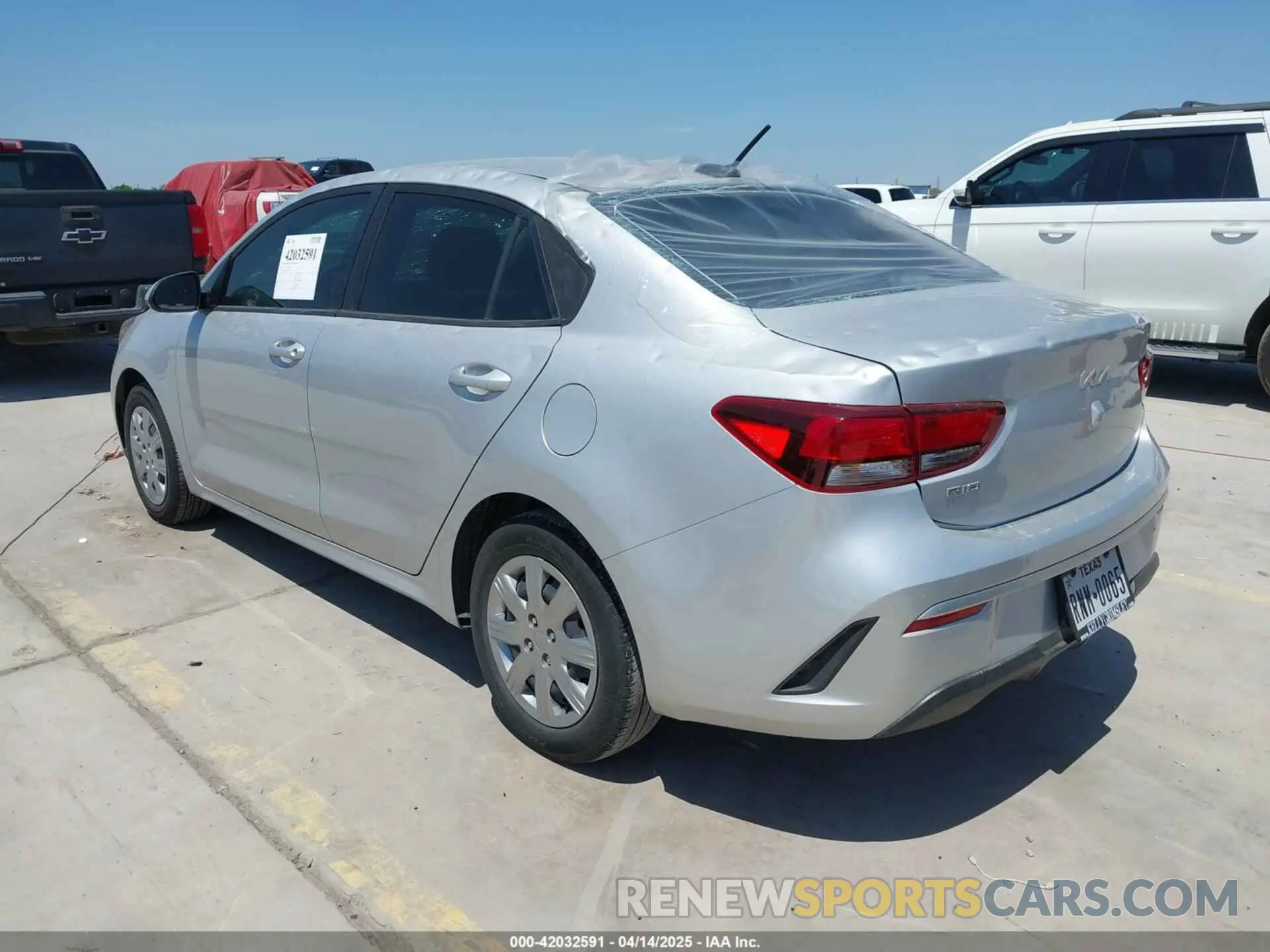 3 Photograph of a damaged car 3KPA24AD6NE462634 KIA RIO 2022