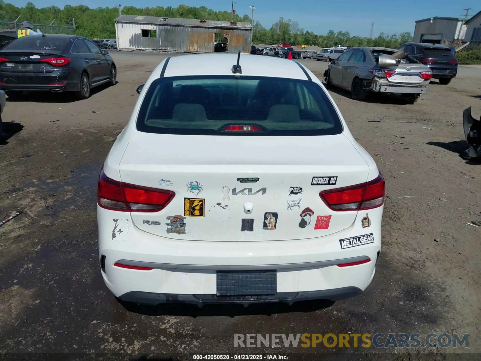 17 Photograph of a damaged car 3KPA24AD7NE492807 KIA RIO 2022