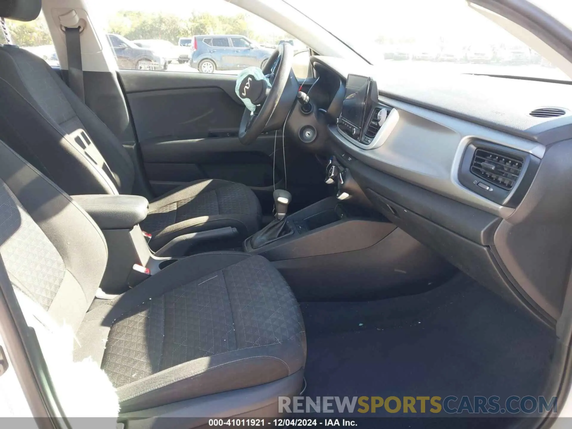 5 Photograph of a damaged car 3KPA24AD8NE443907 KIA RIO 2022