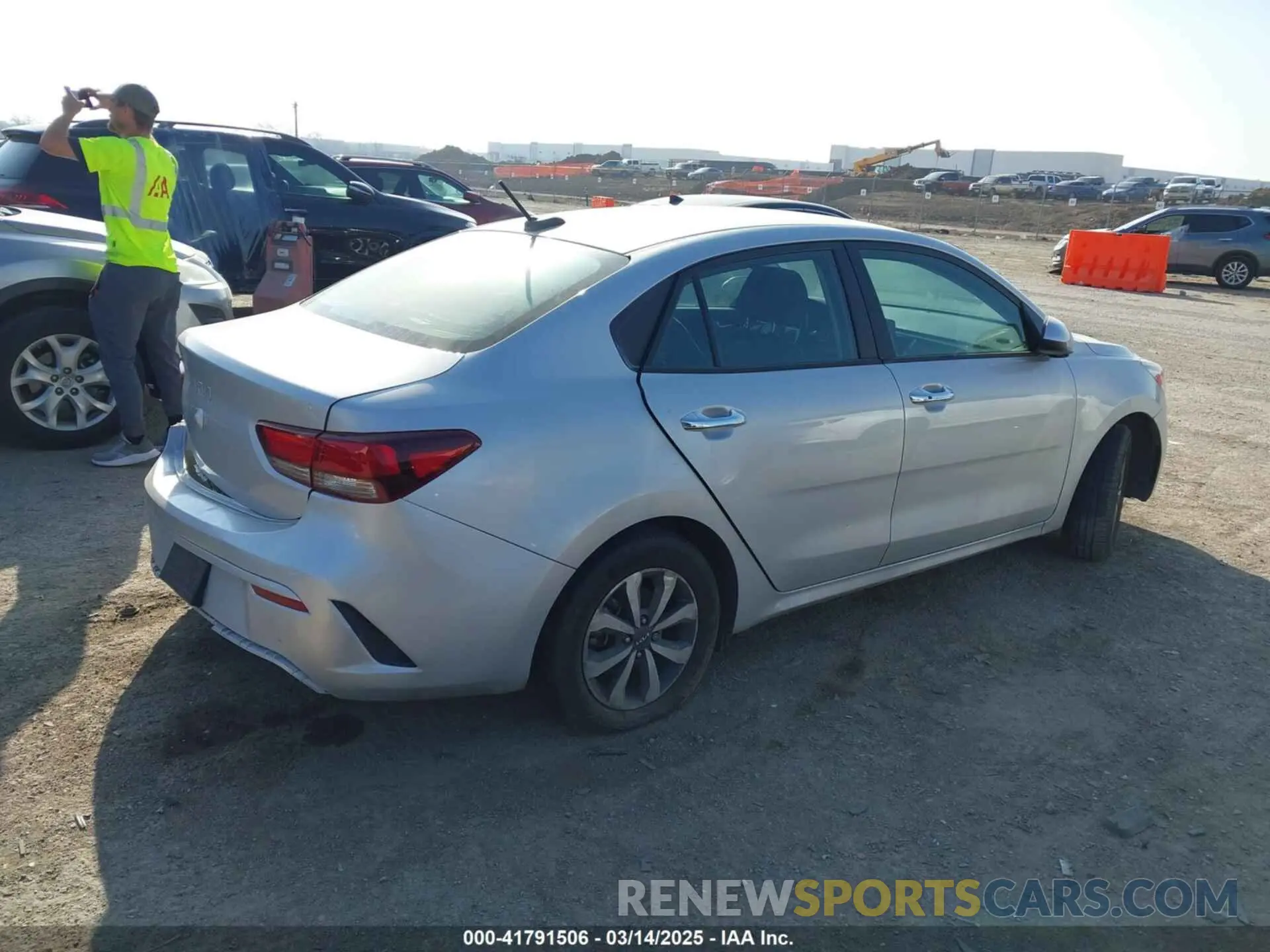 4 Photograph of a damaged car 3KPA24AD9NE441681 KIA RIO 2022