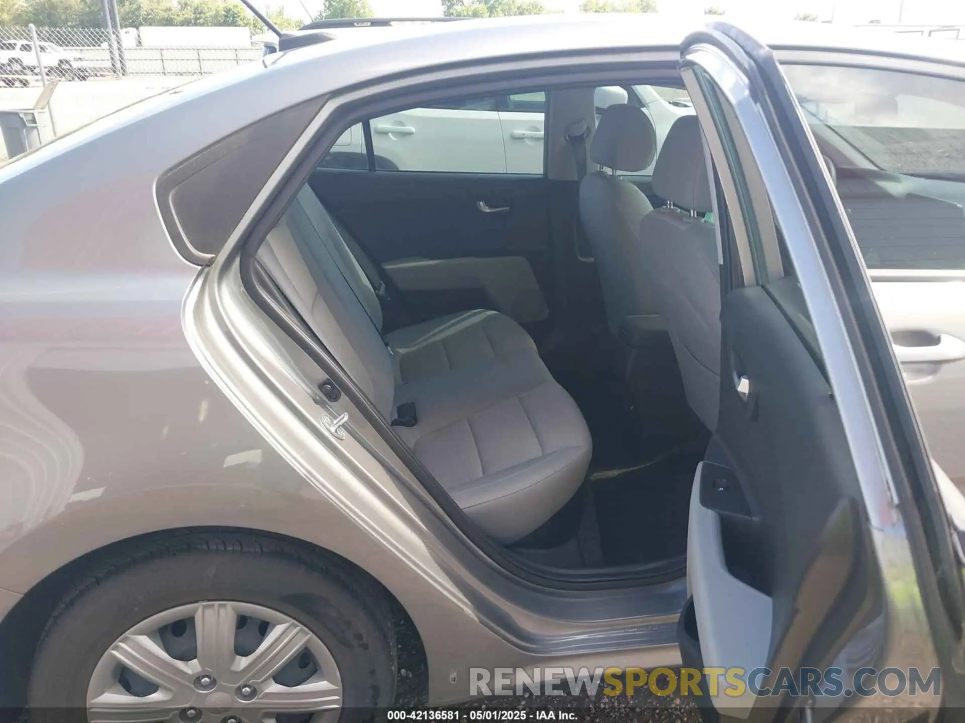 8 Photograph of a damaged car 3KPA24AD9NE488029 KIA RIO 2022