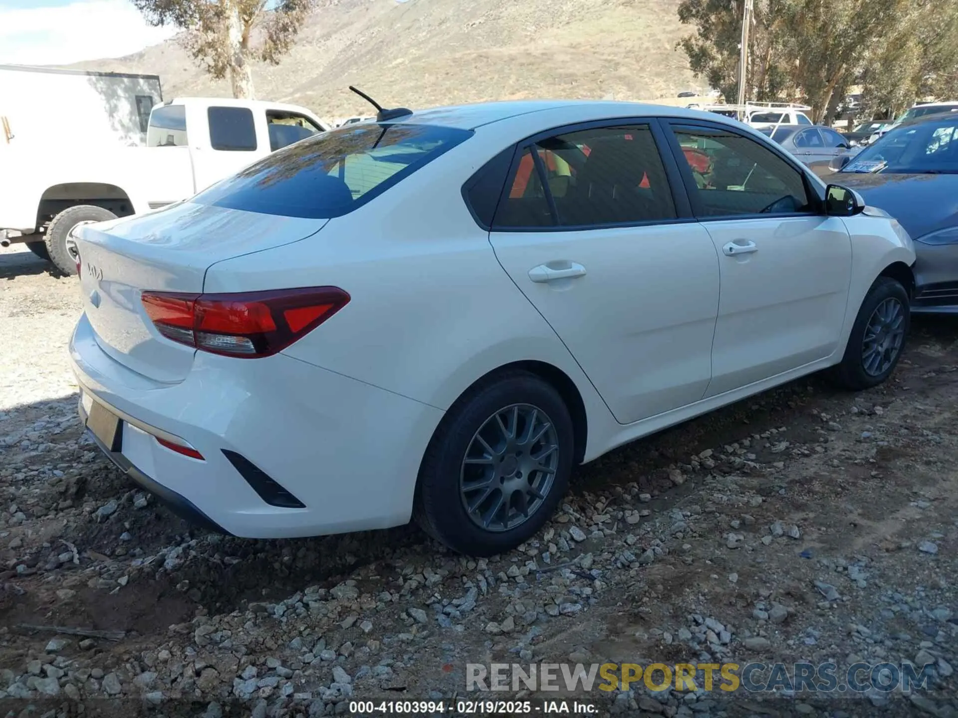 4 Photograph of a damaged car 3KPA24ADXNE445285 KIA RIO 2022