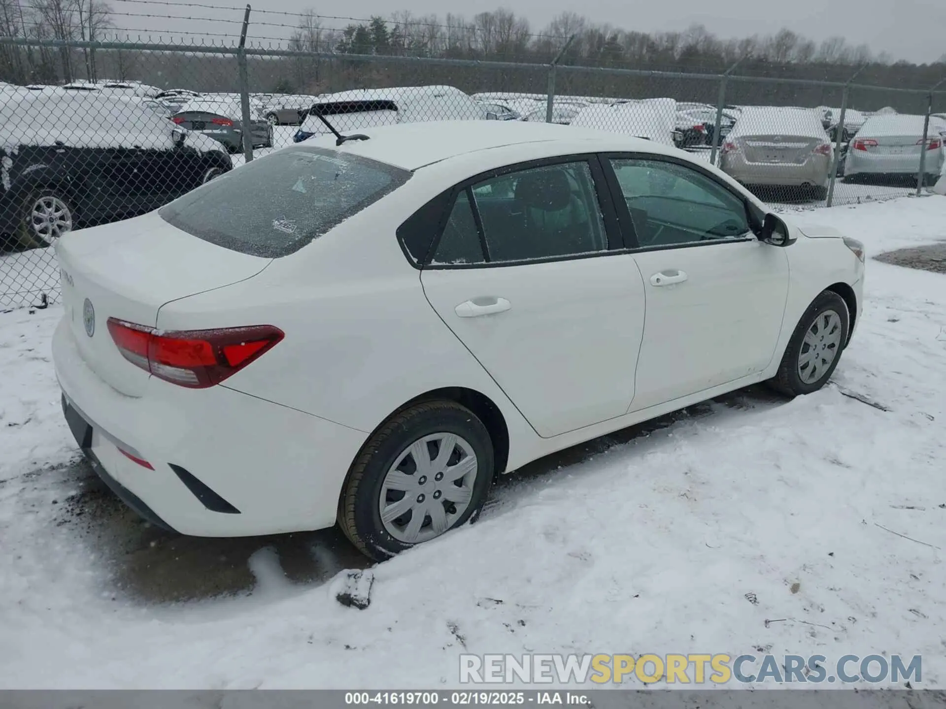 4 Photograph of a damaged car 3KPA24ADXNE473989 KIA RIO 2022